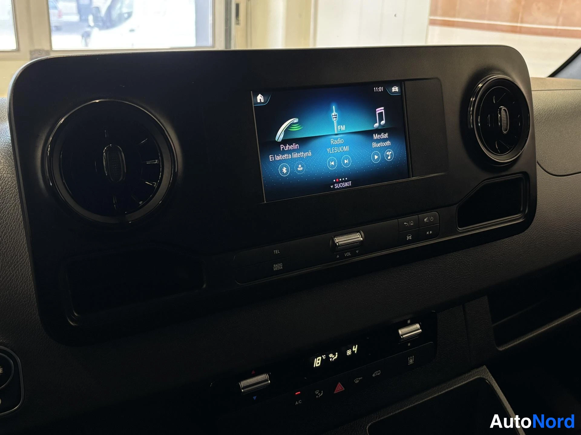 Valkoinen Mercedes-Benz Sprinter 319 CDI 2018, yksityiskohta, kuva 19