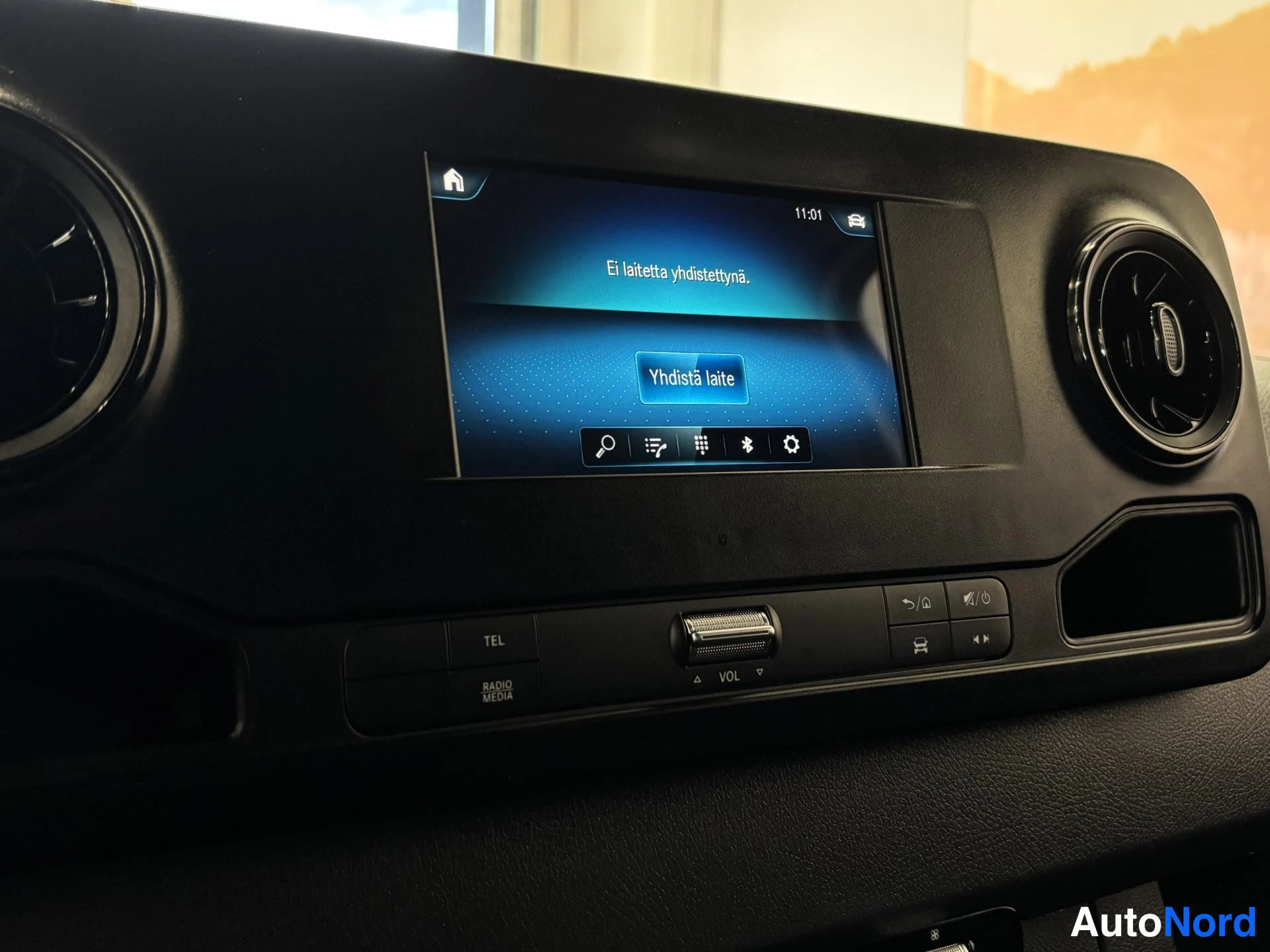 Valkoinen Mercedes-Benz Sprinter 319 CDI 2018, yksityiskohta, kuva 20