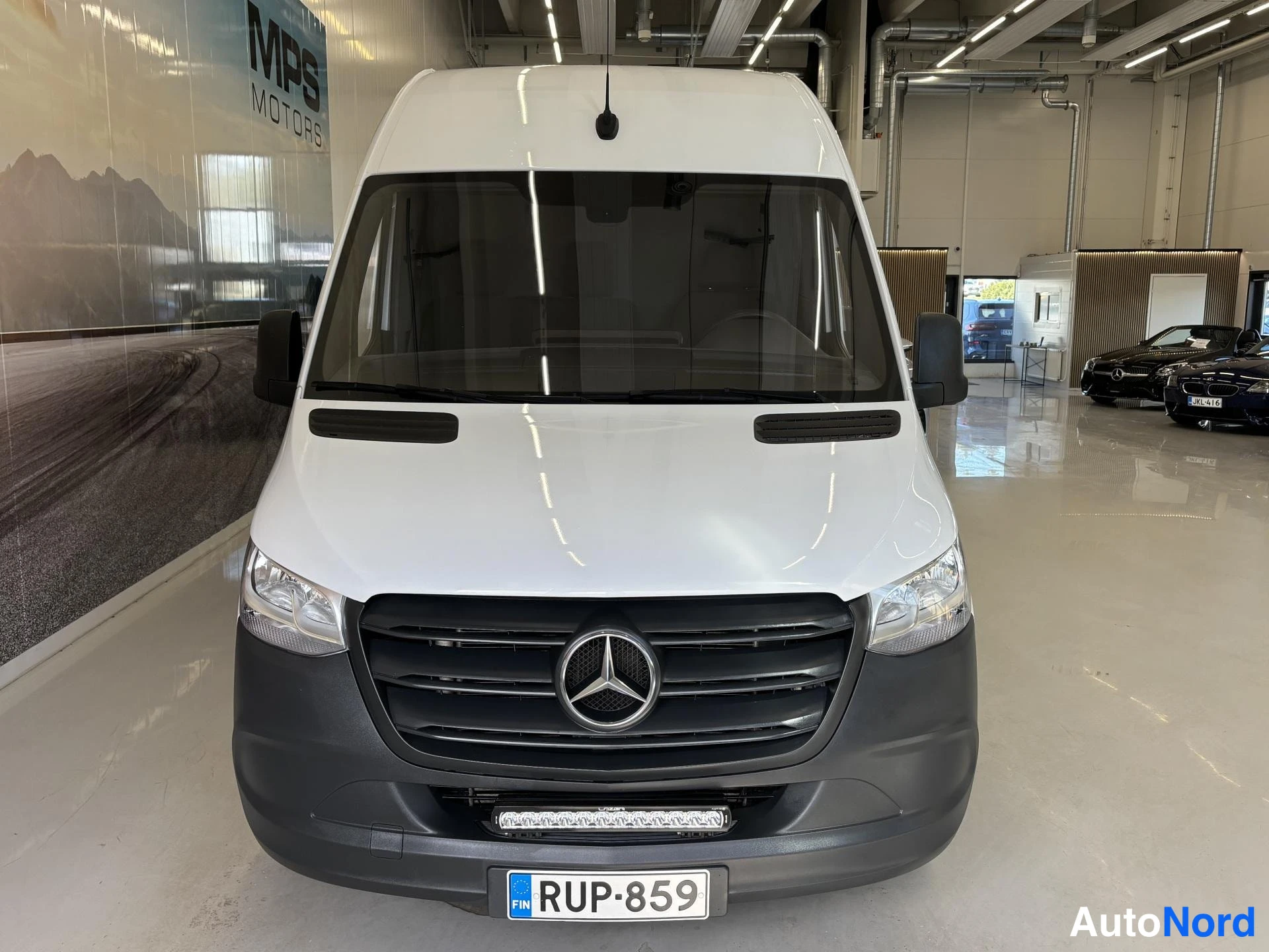 Valkoinen Mercedes-Benz Sprinter 319 CDI 2018, edestä, kuva 7