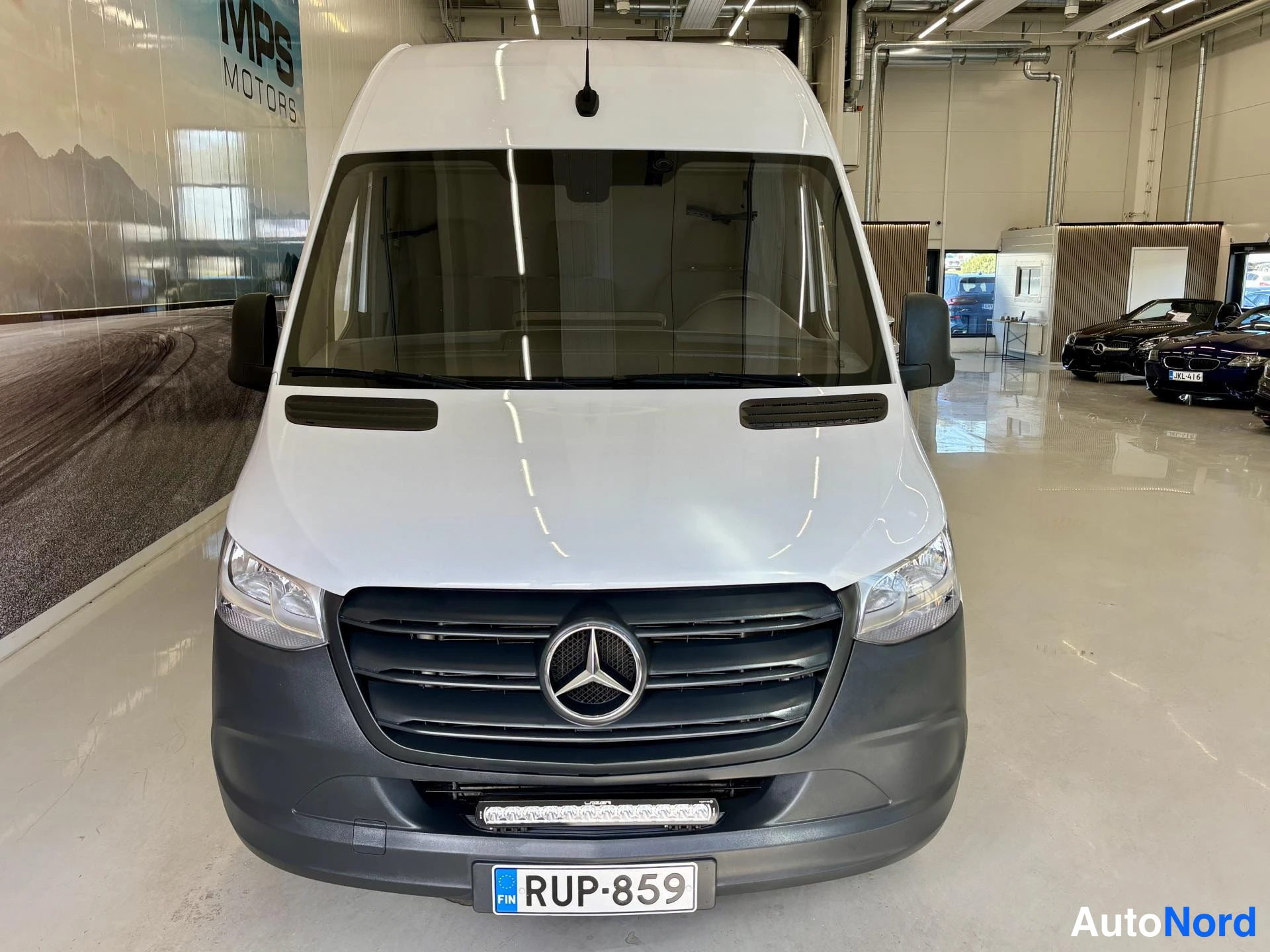 Valkoinen Mercedes-Benz Sprinter 319 CDI 2018, edestä, kuva 6