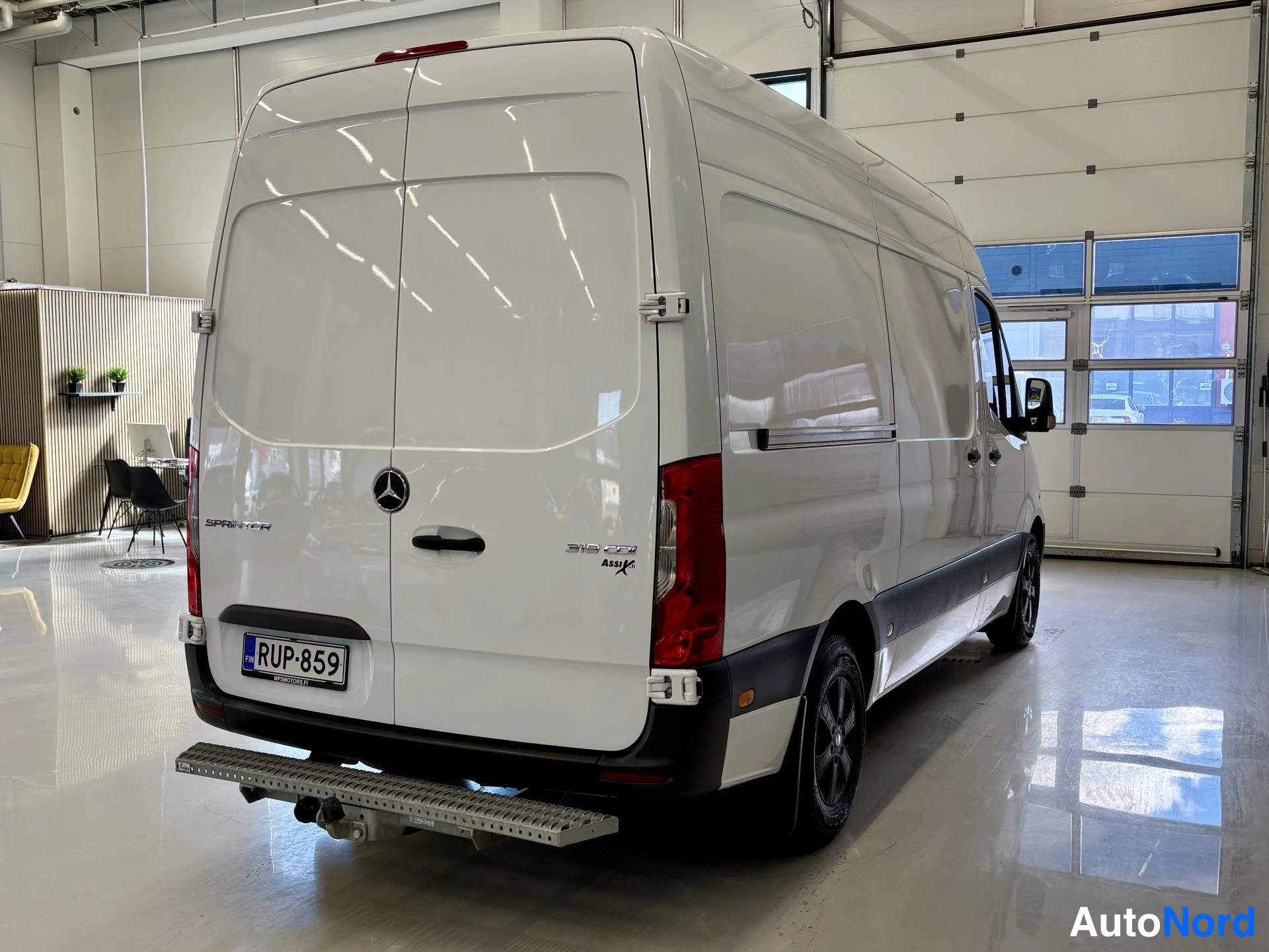 Valkoinen Mercedes-Benz Sprinter 319 CDI 2018, takaa, kuva 11