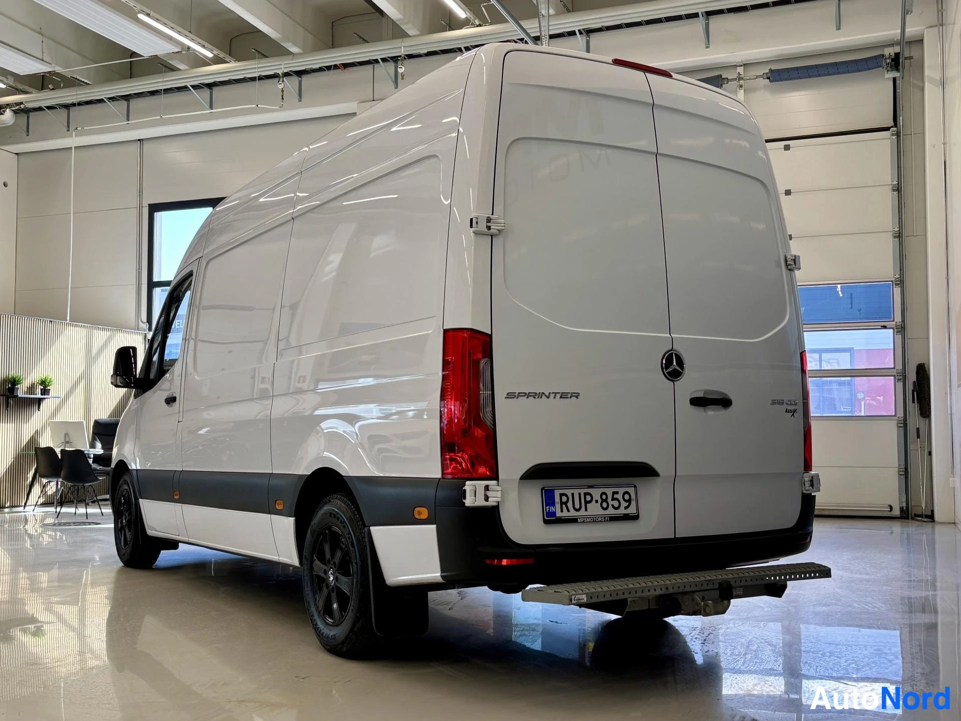 Valkoinen Mercedes-Benz Sprinter 319 CDI 2018, takaviisto, kuva 10