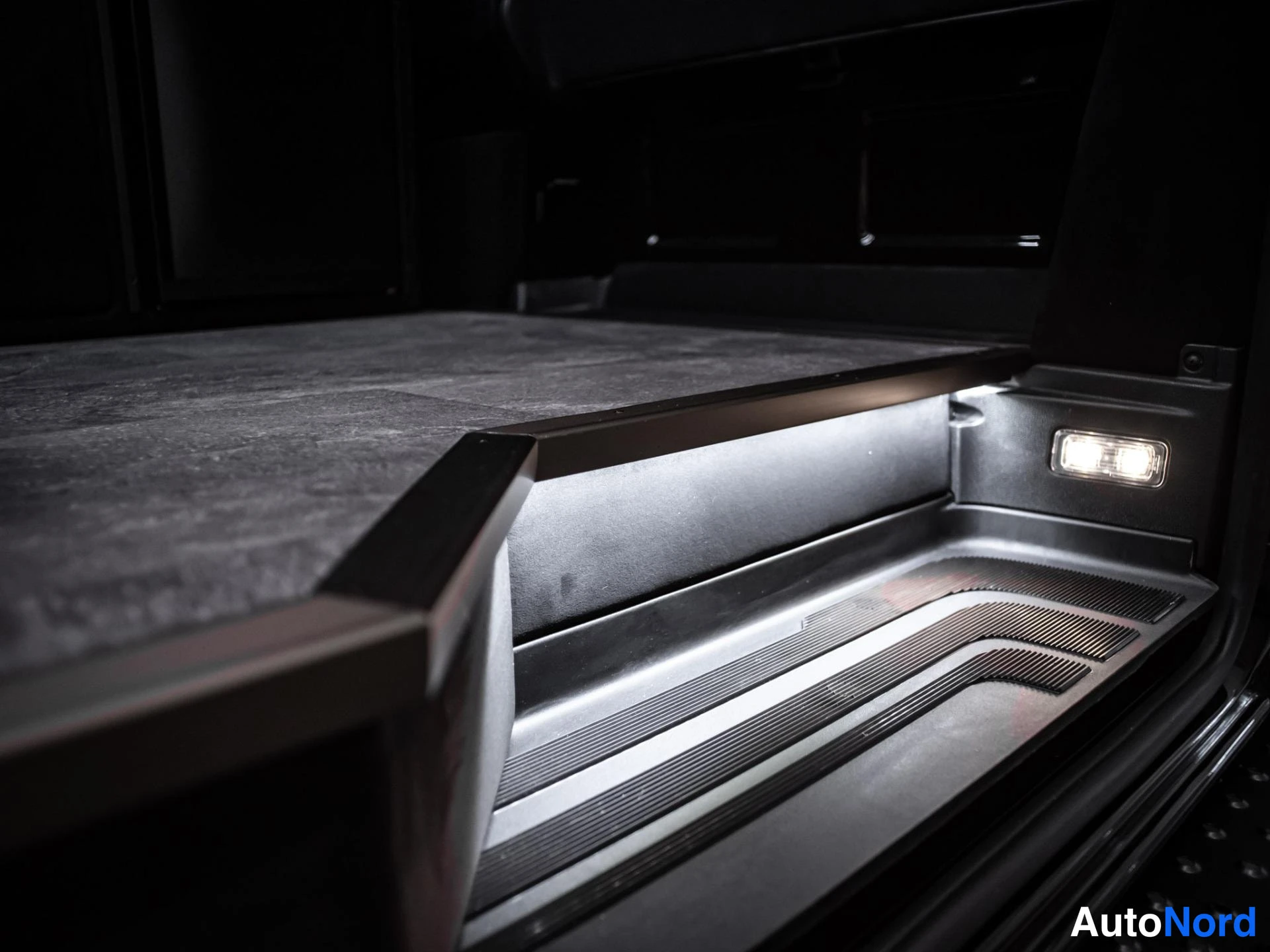 Musta Mercedes-Benz Sprinter 319 CDI 2025, yksityiskohta, kuva 22