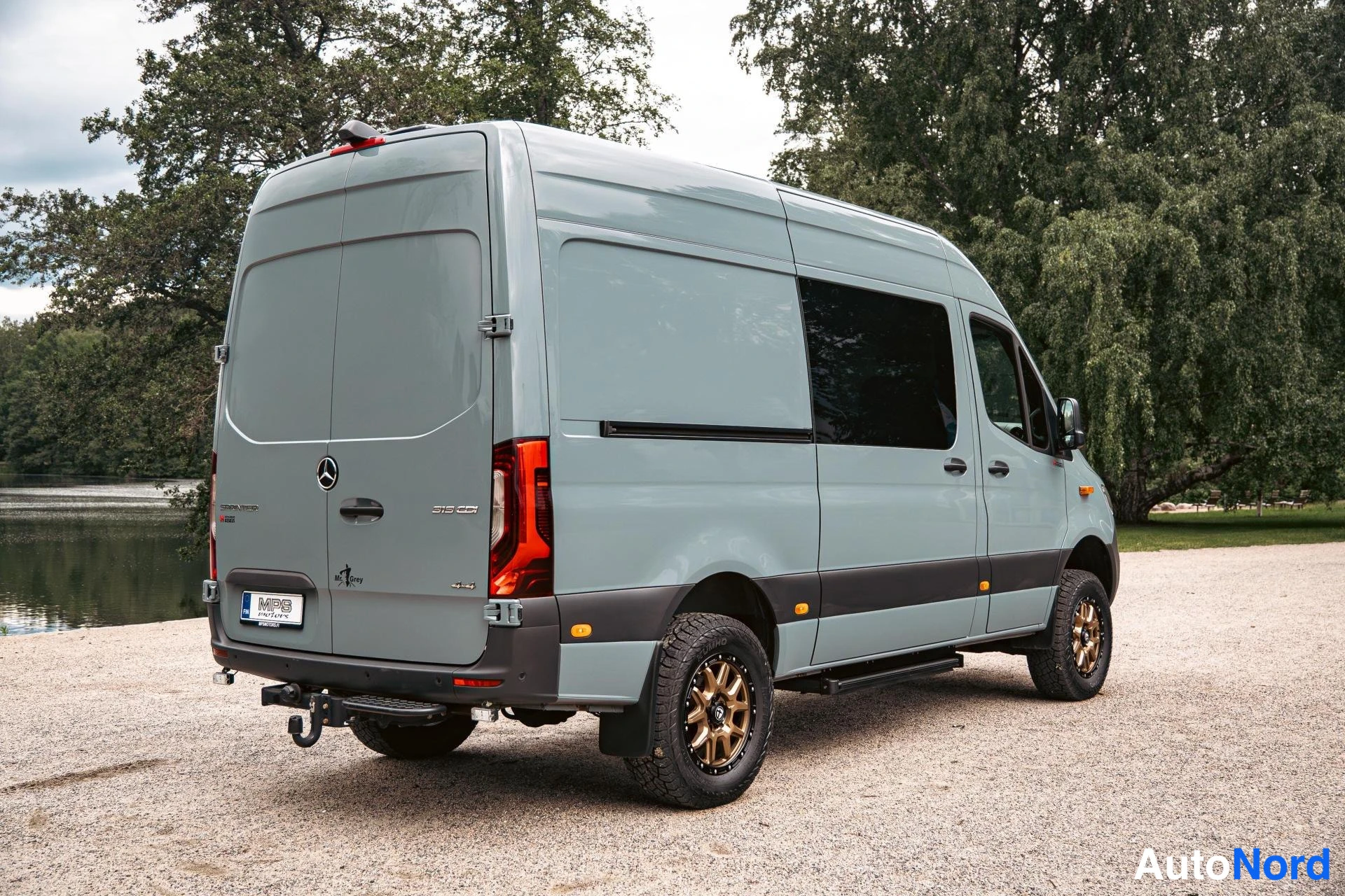 Hopea Mercedes-Benz Sprinter 2023, takaviisto, kuva 3