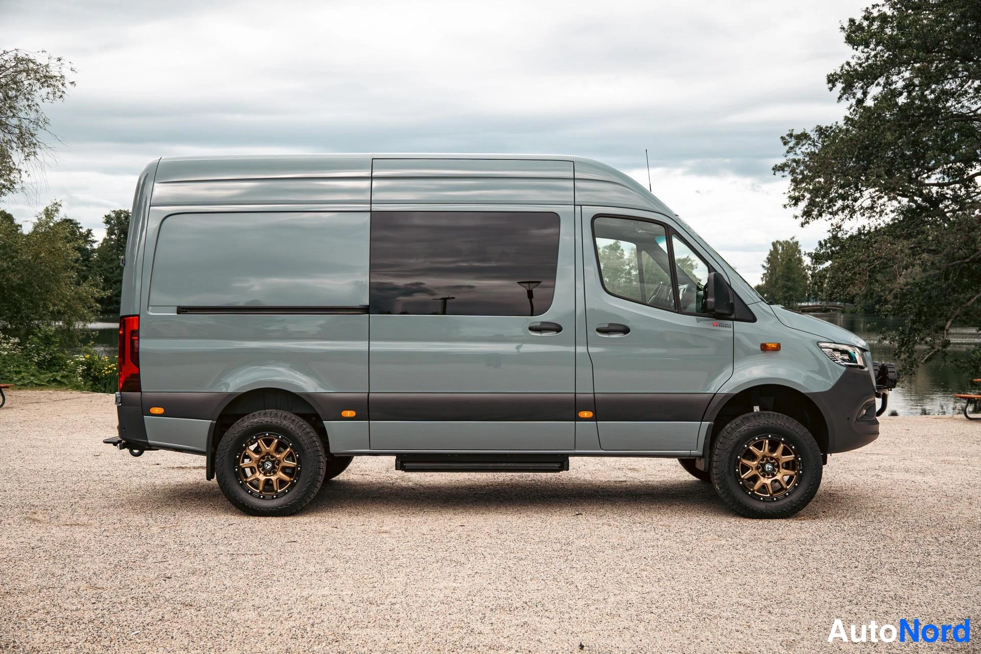 Hopea Mercedes-Benz Sprinter 2023, sivulta, kuva 2