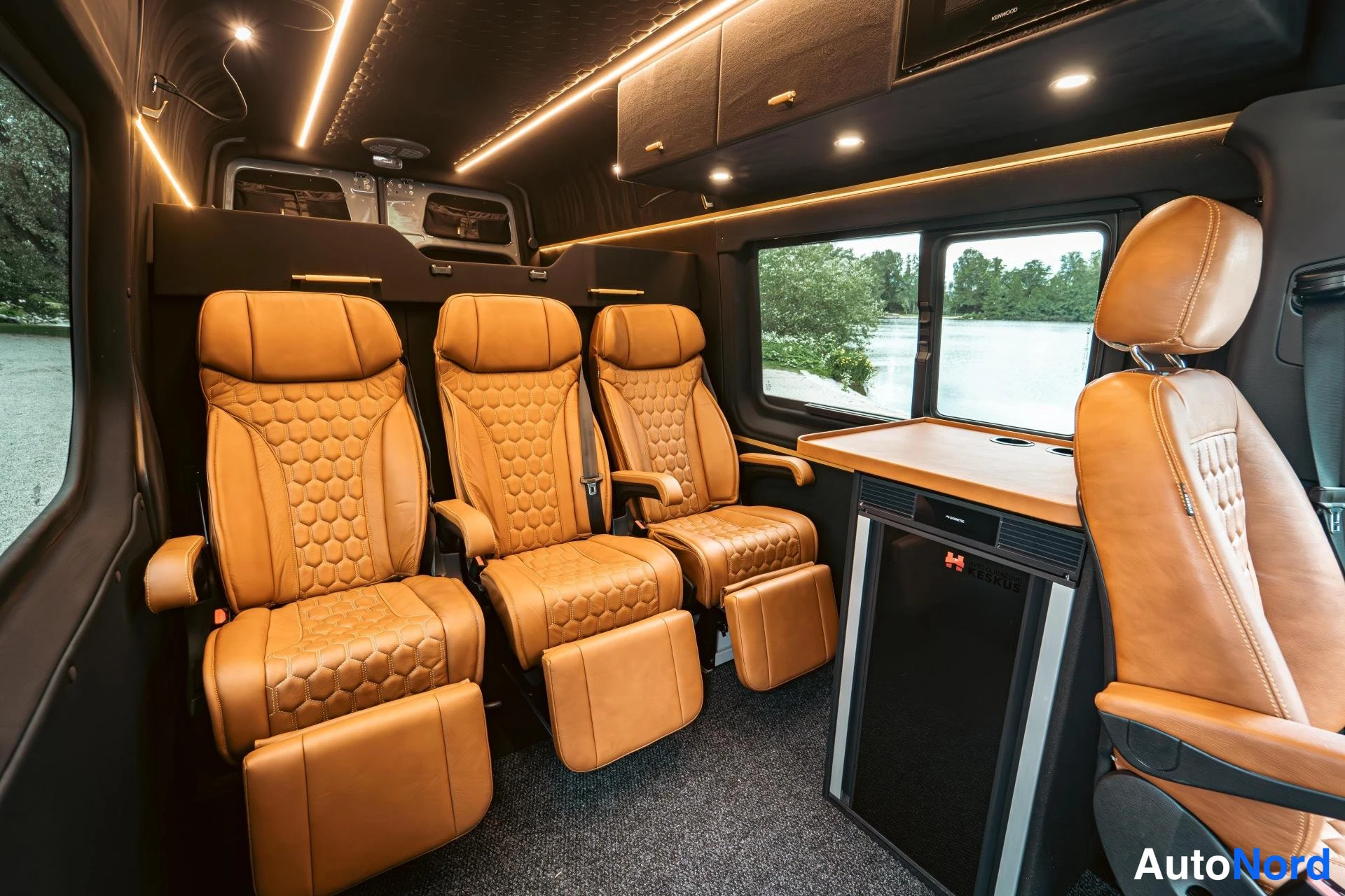 Hopea Mercedes-Benz Sprinter 2023, takaistuimet, kuva 7
