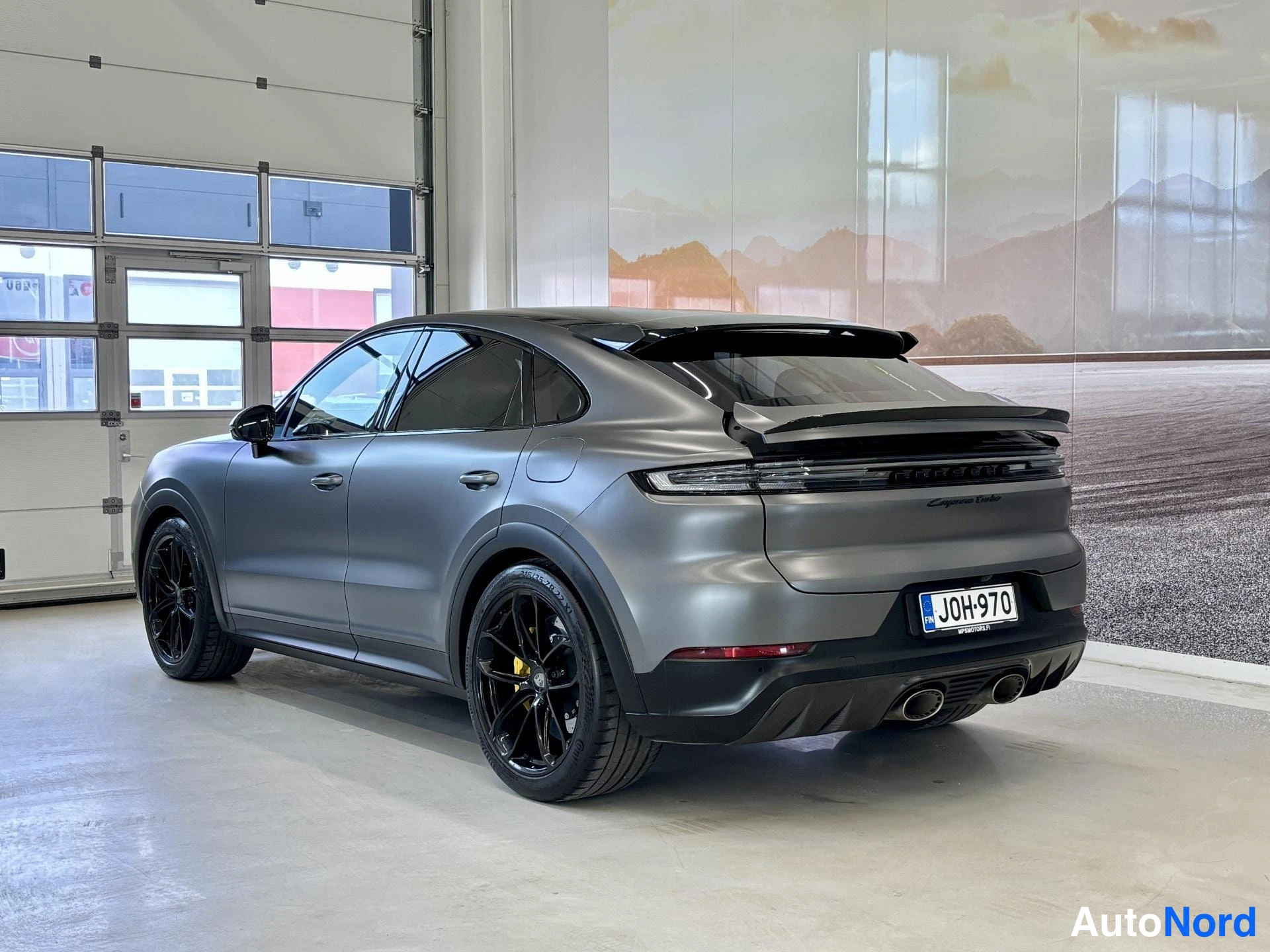Grey Porsche Cayenne 2024, rear three-quarter, photo 10