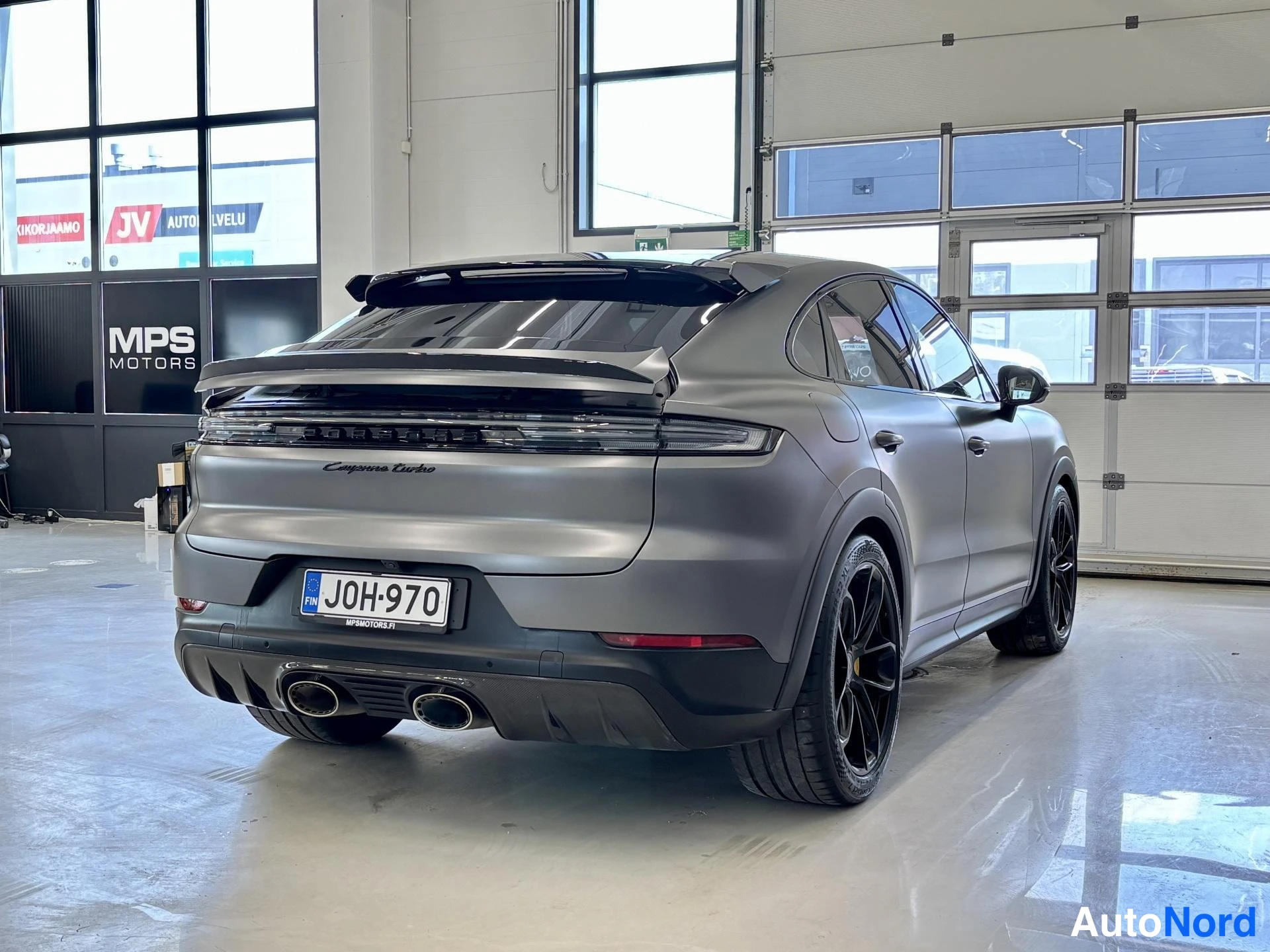 Grey Porsche Cayenne 2024, rear three-quarter, photo 11