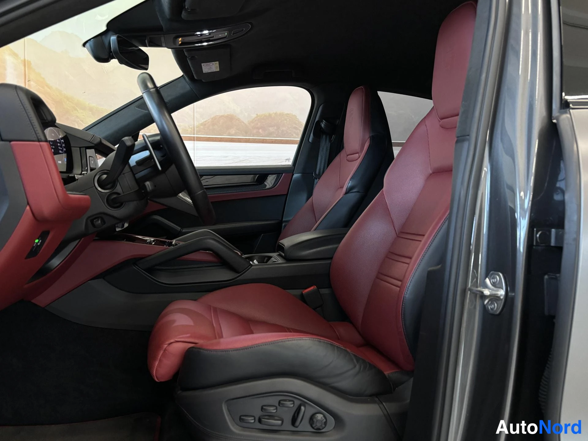 Grey Porsche Cayenne 2024, front seats, photo 19
