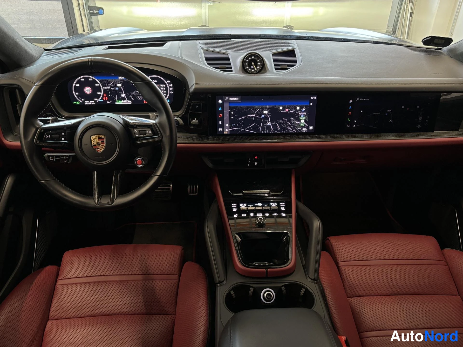 Grey Porsche Cayenne 2024, cockpit, photo 14