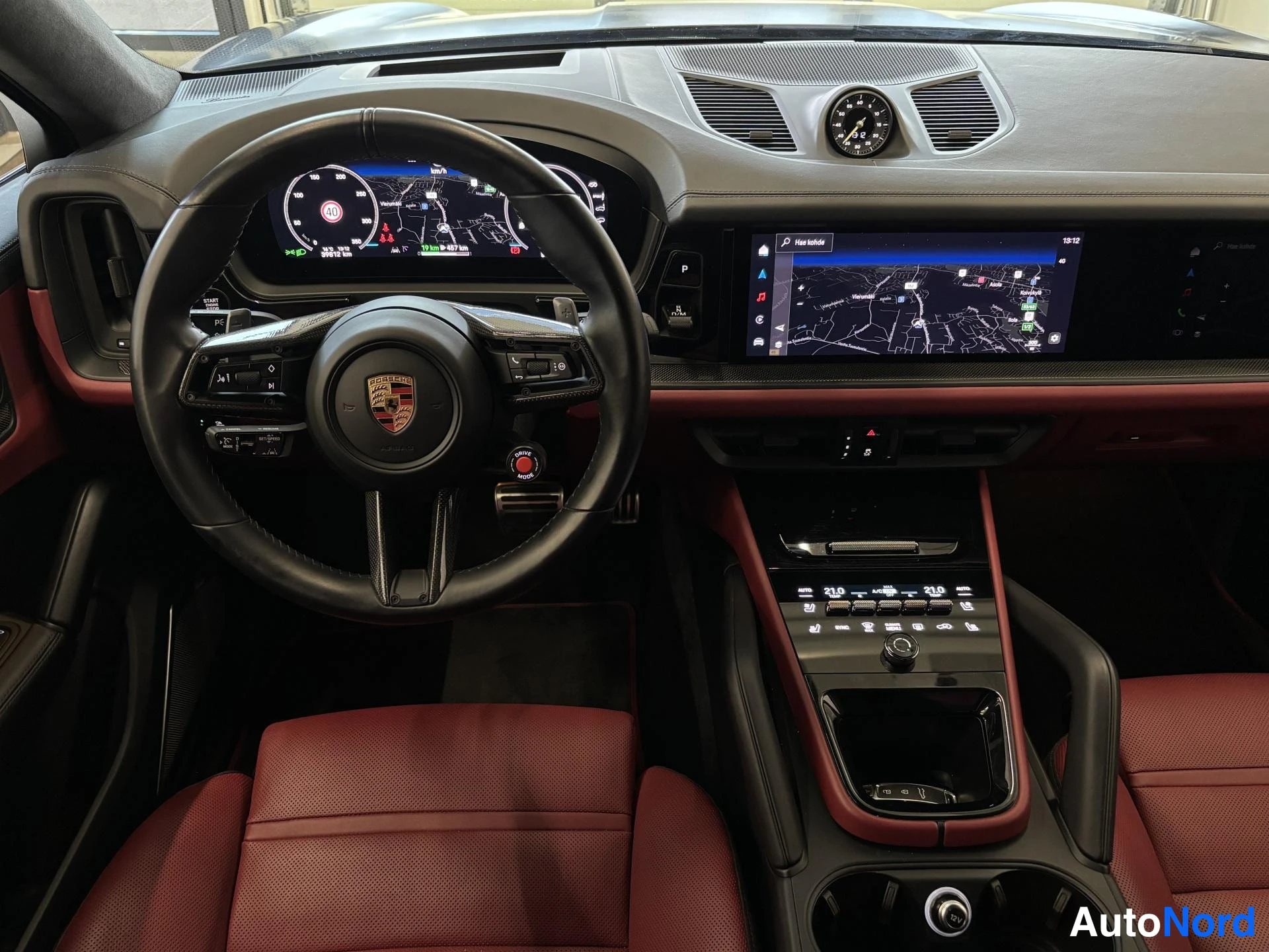 Grey Porsche Cayenne 2024, cockpit, photo 18