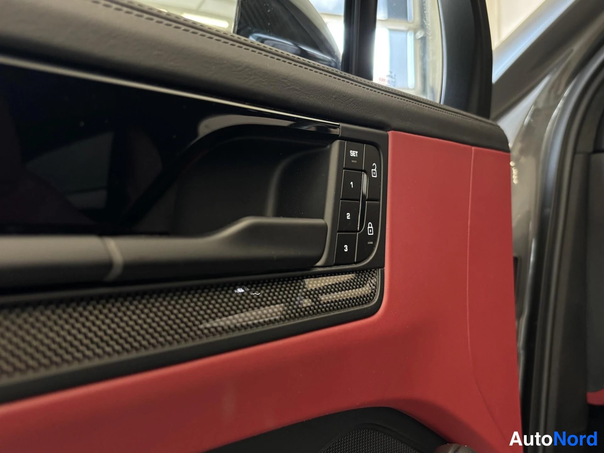 Grey Porsche Cayenne 2024, detail, photo 23