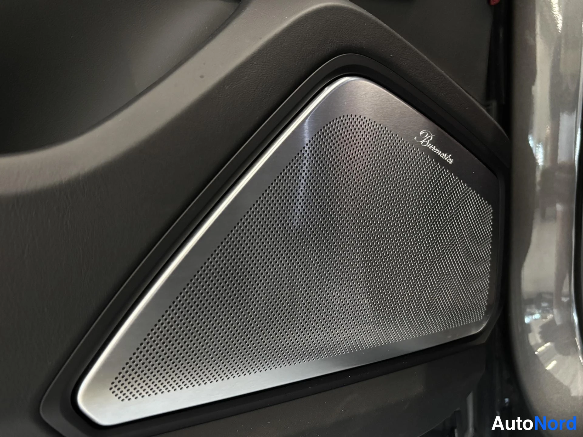 Grey Porsche Cayenne 2024, detail, photo 24