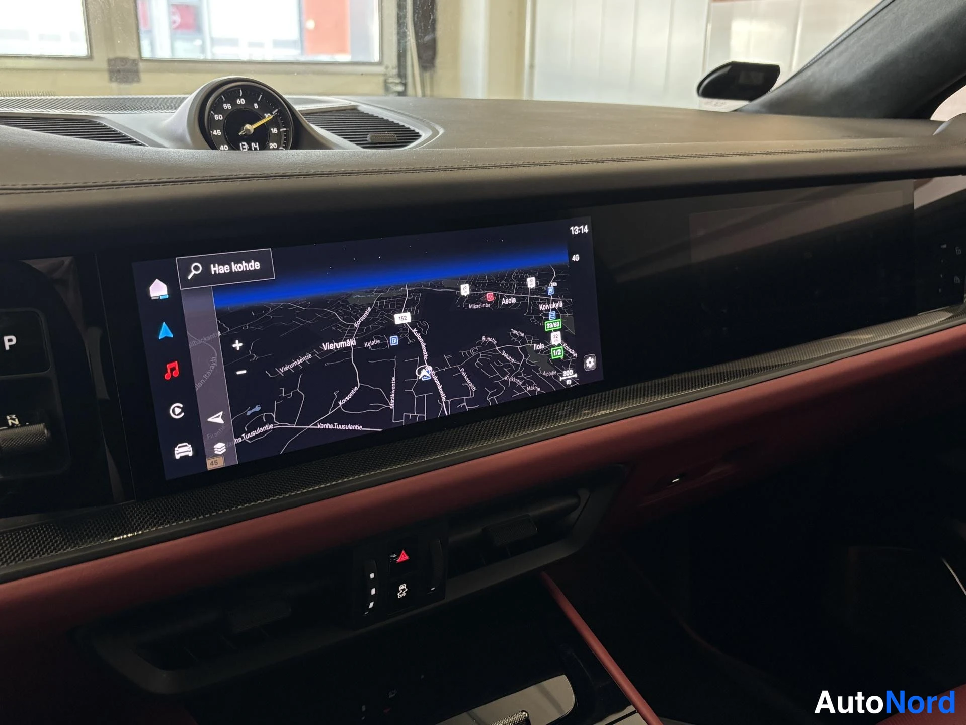 Grey Porsche Cayenne 2024, cockpit, photo 15