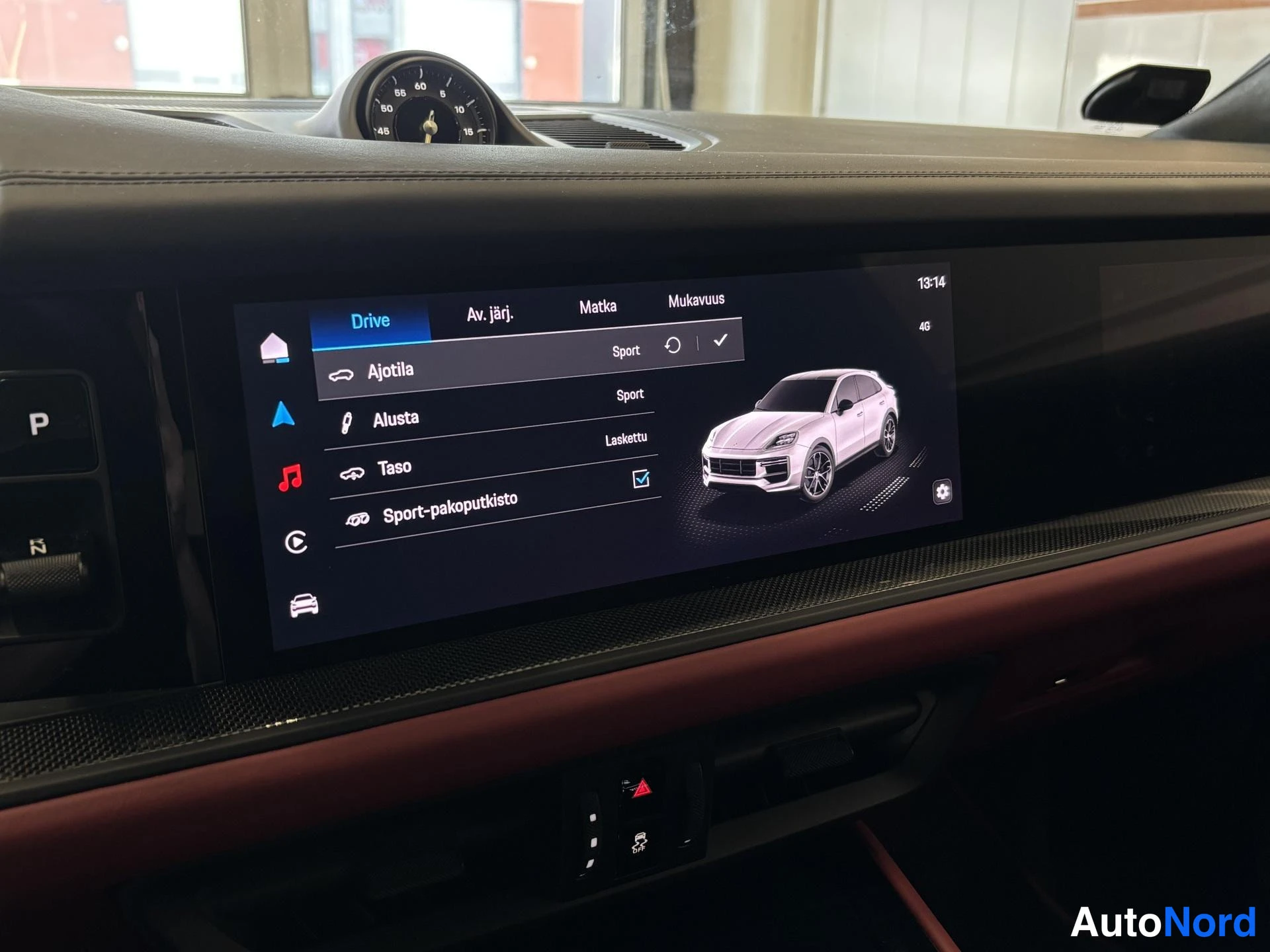 Grey Porsche Cayenne 2024, detail, photo 25