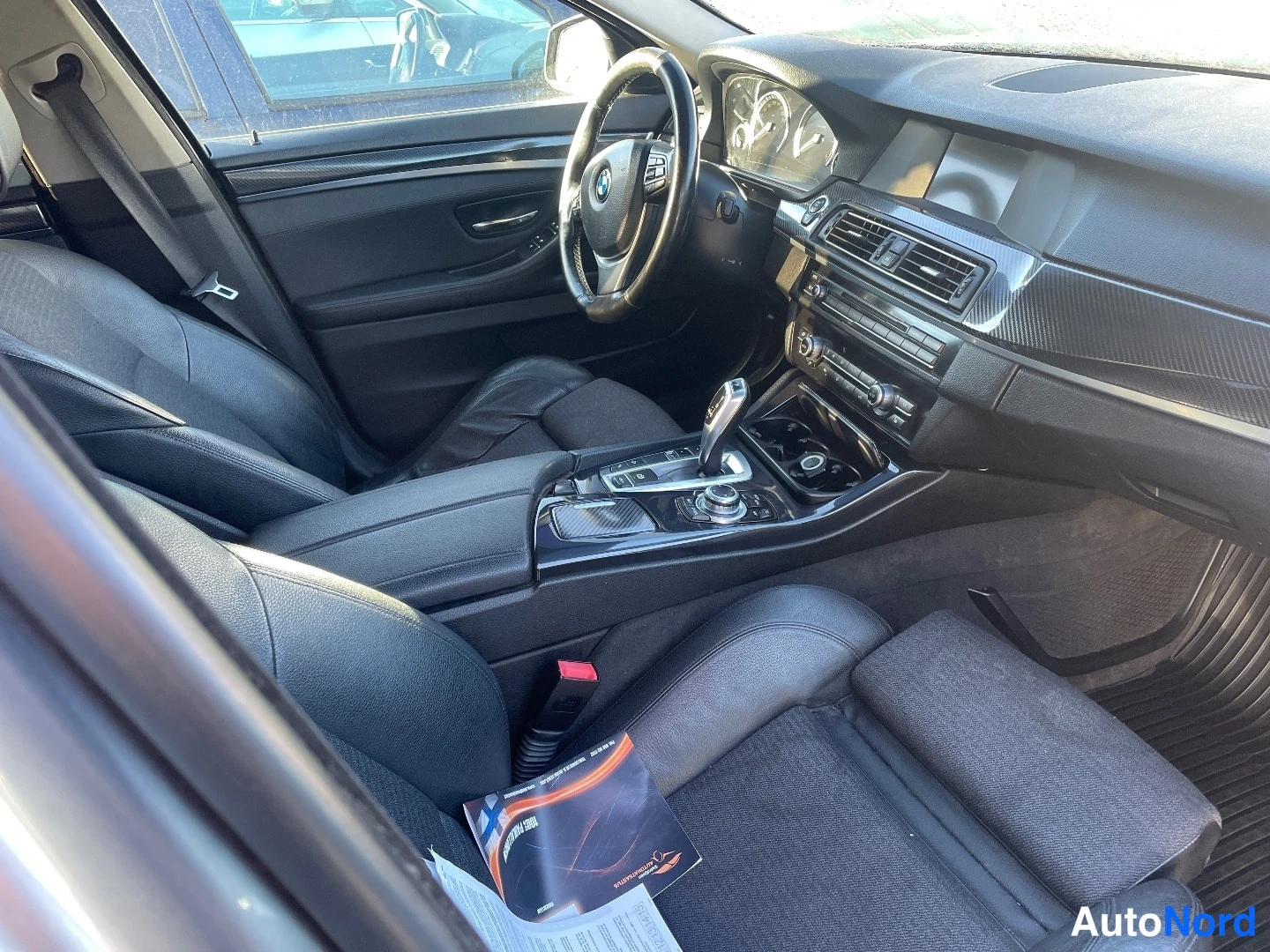 Harmaa BMW 525d xDrive 2013, ohjaamo, kuva 6