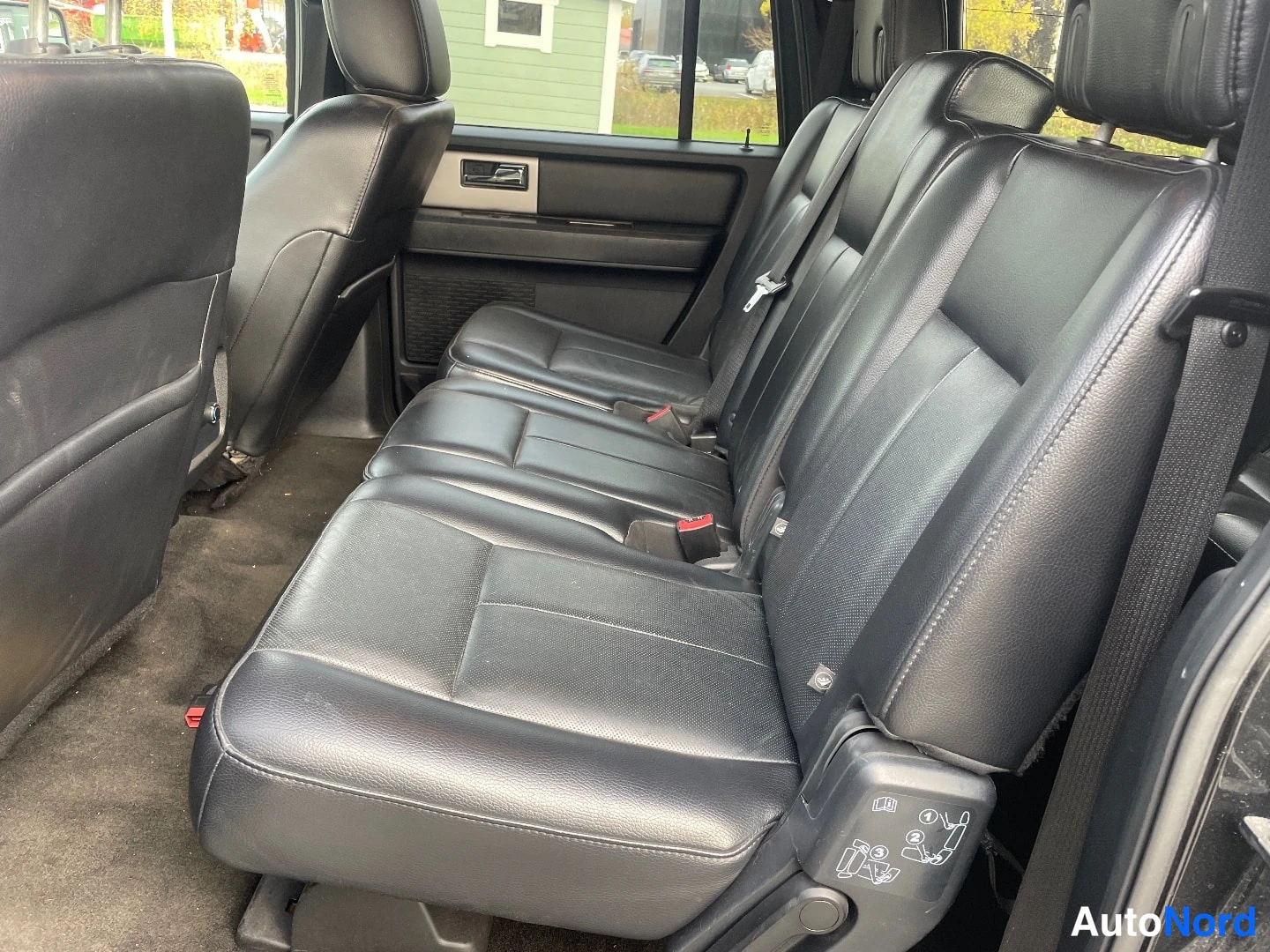 Musta Ford Expedition 2015, takaistuimet, kuva 8