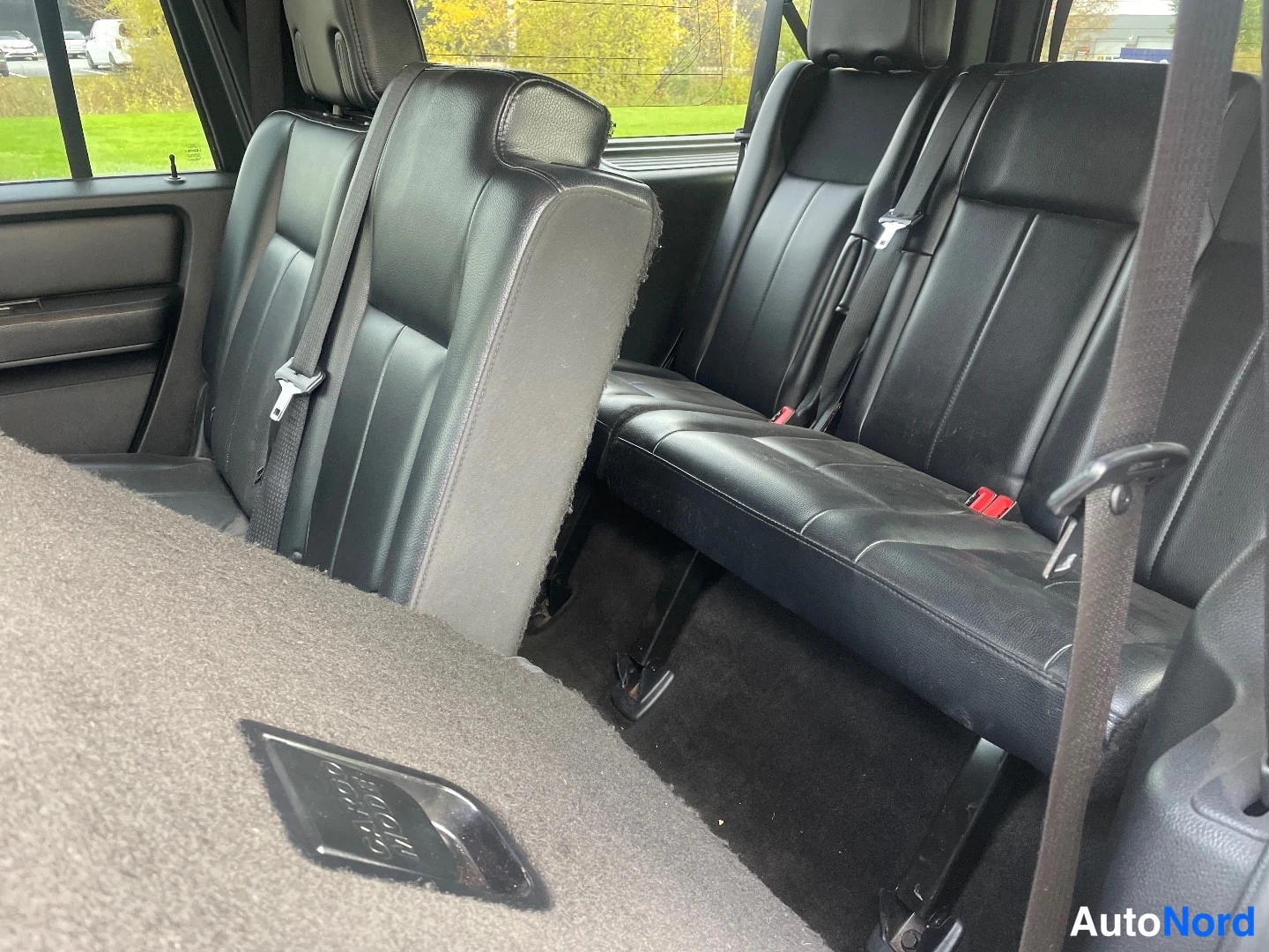 Musta Ford Expedition 2015, takaistuimet, kuva 9