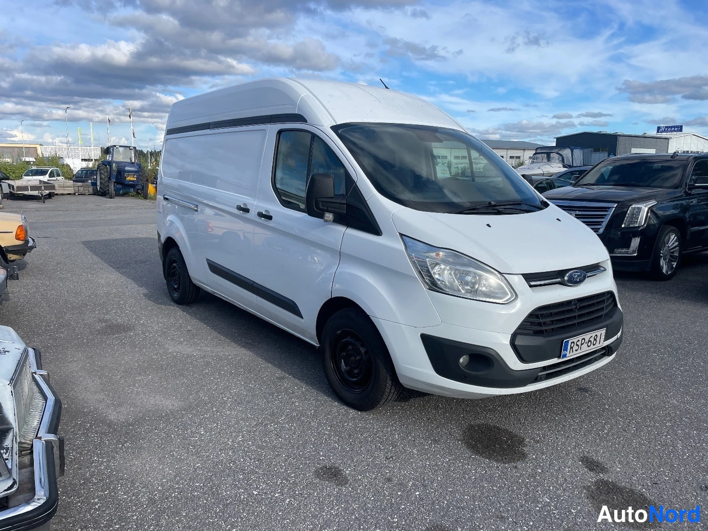 Valkoinen Ford Transit Custom 2017, etuviisto, keula oikealle, kuva 2