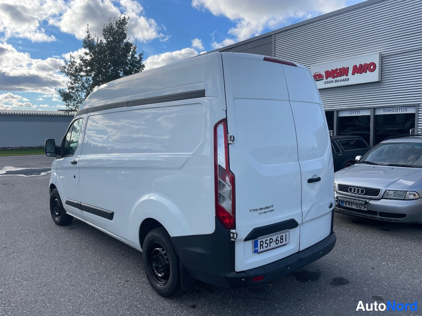 Valkoinen Ford Transit Custom 2017, takaviisto, kuva 3