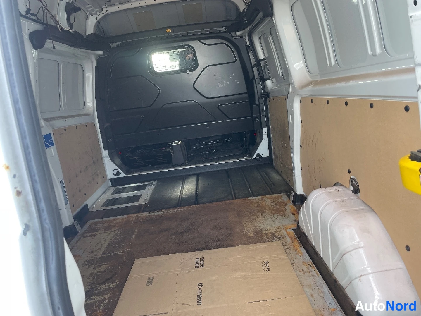 Valkoinen Ford Transit Custom 2017, tavaratila, kuva 7
