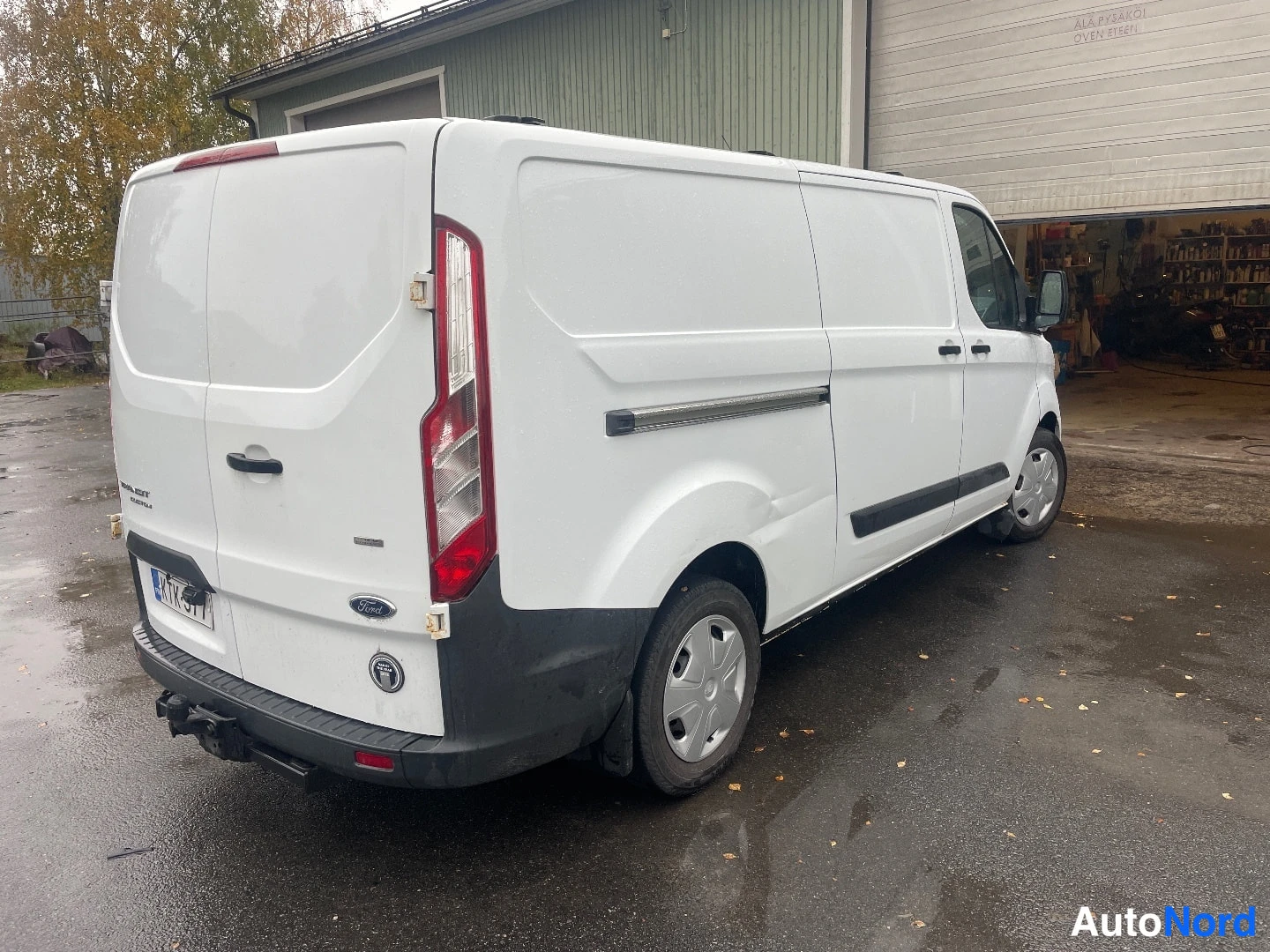 Valkoinen Ford Transit Custom 2013, takaviisto, kuva 3