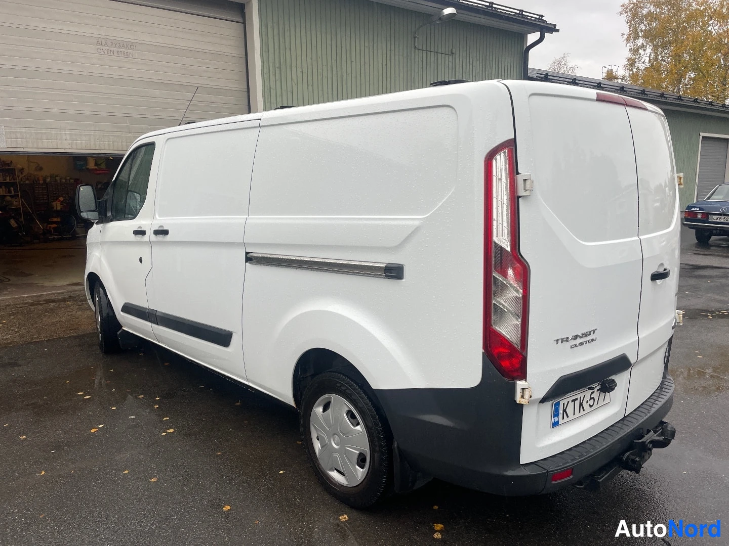 Valkoinen Ford Transit Custom 2013, takaviisto, kuva 4