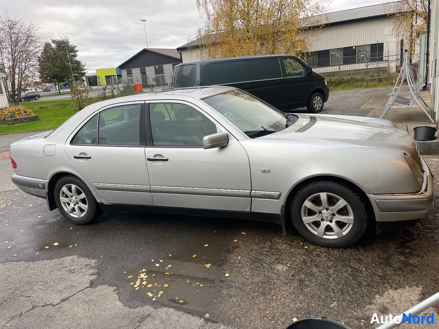 Harmaa Mercedes-Benz 290 1997, etuviisto, keula oikealle, kuva 2