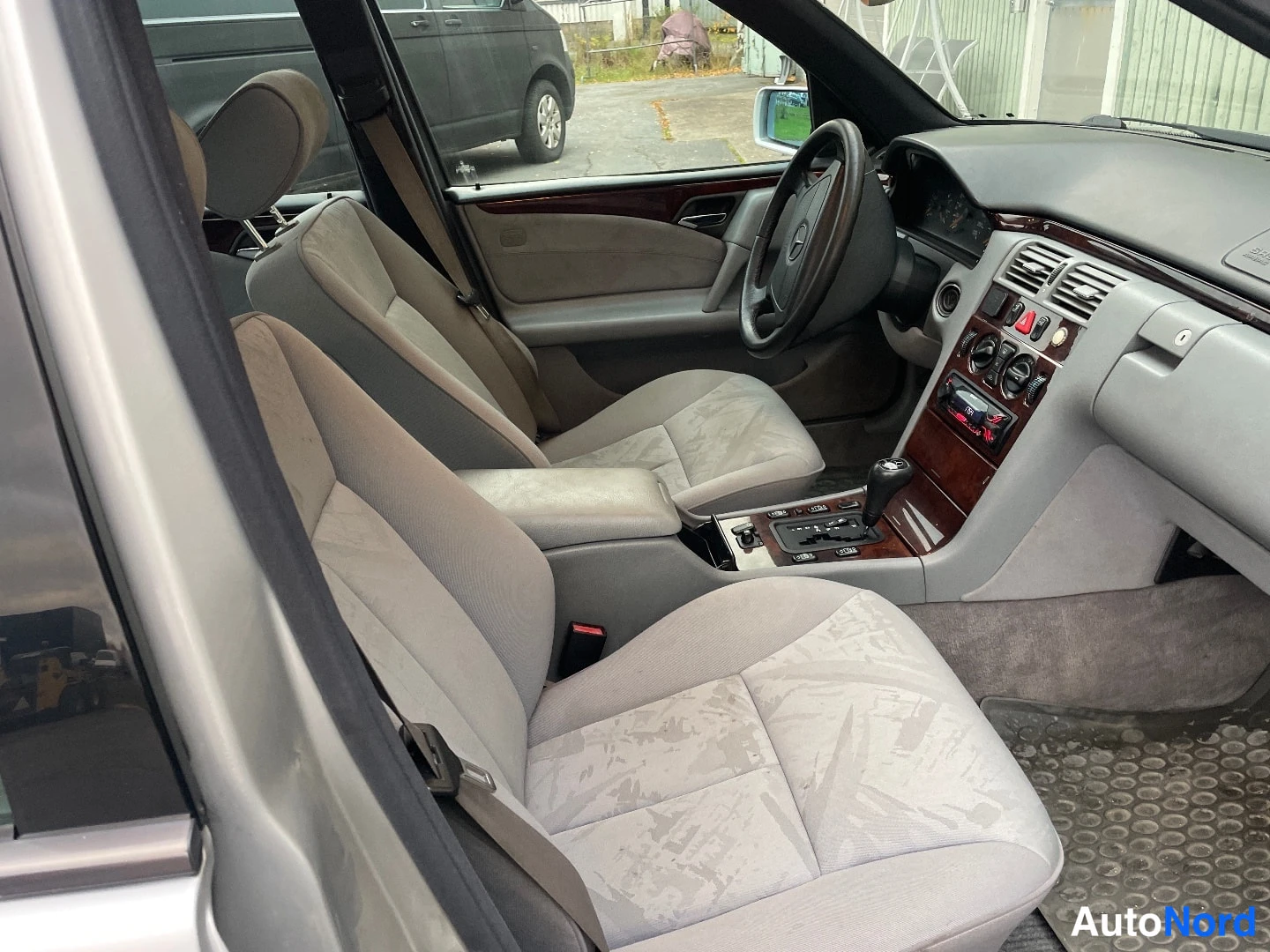Harmaa Mercedes-Benz 290 1997, ohjaamo, kuva 6