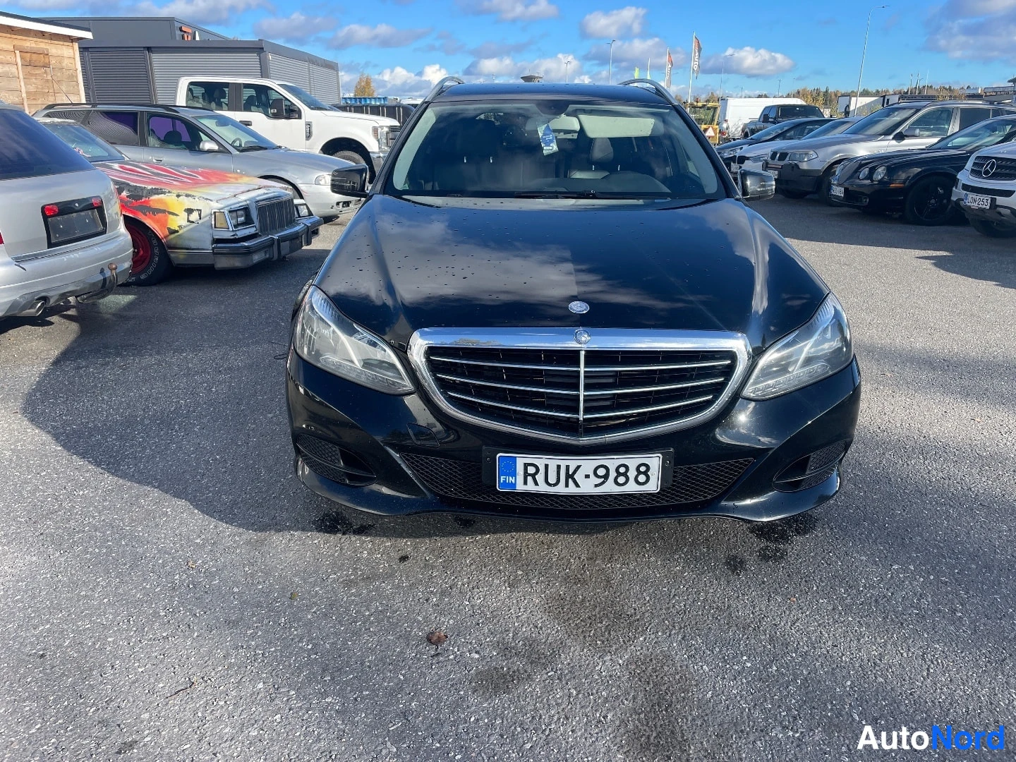 Musta Mercedes-Benz E 220 d 2016, edestä, kuva 3