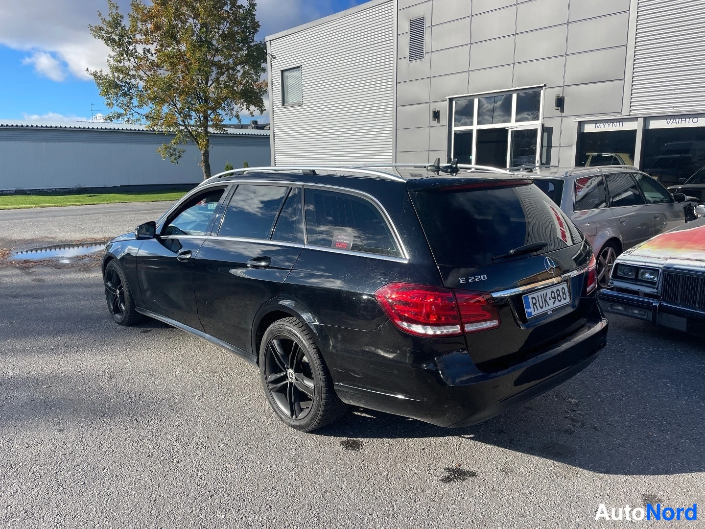 Musta Mercedes-Benz E 220 d 2016, takaviisto, kuva 5
