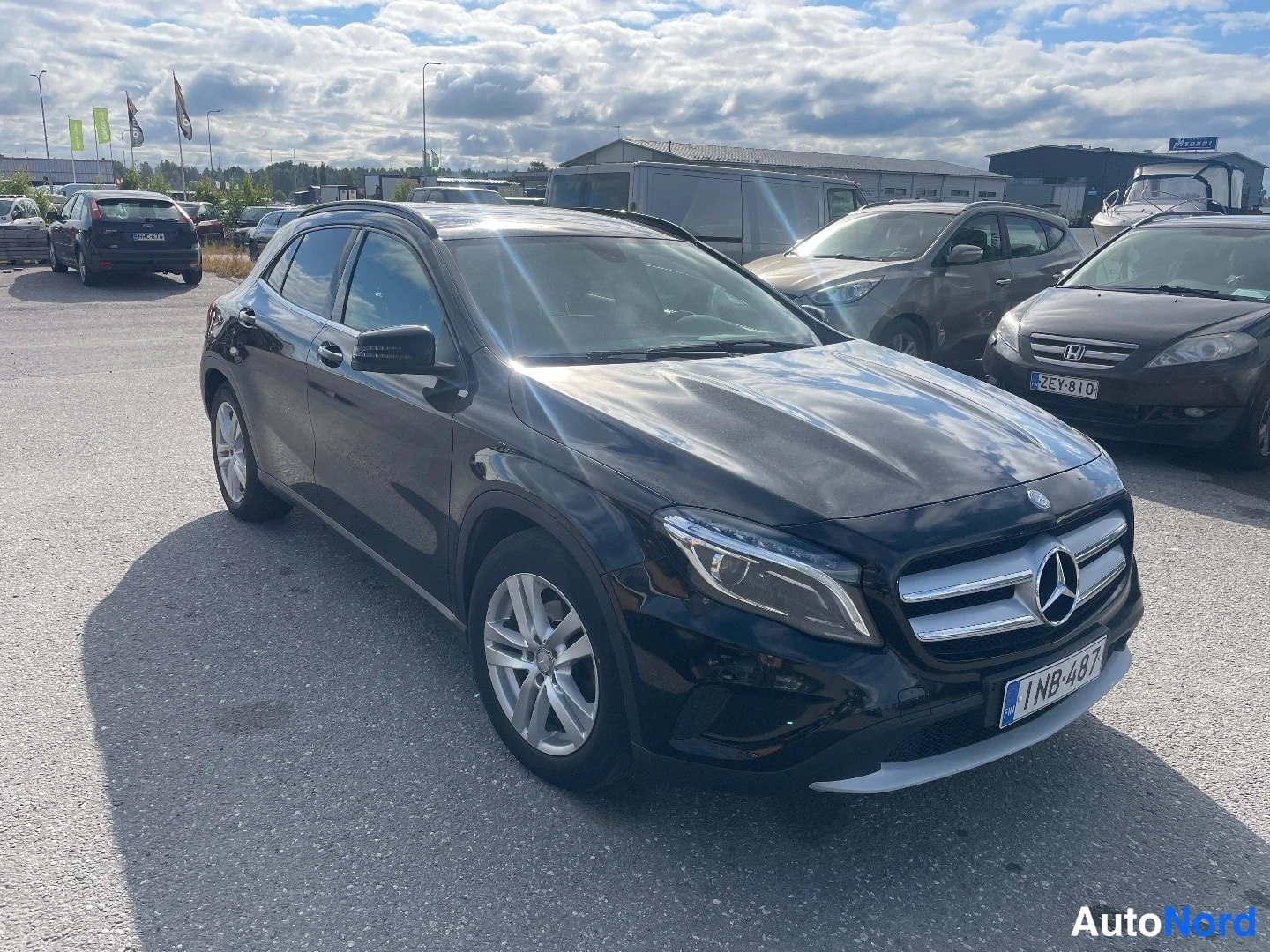 Musta Mercedes-Benz GLA CDI 2014, etuviisto, keula oikealle, kuva 2