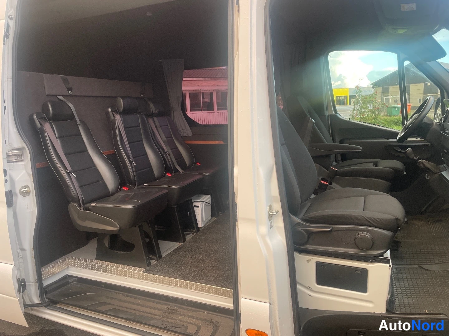 Valkoinen Mercedes-Benz Sprinter 2020, takaistuimet, kuva 7