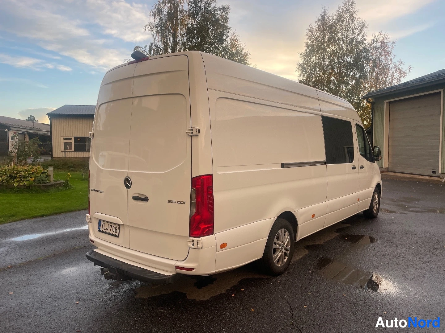 Valkoinen Mercedes-Benz Sprinter 2020, takaviisto, kuva 5