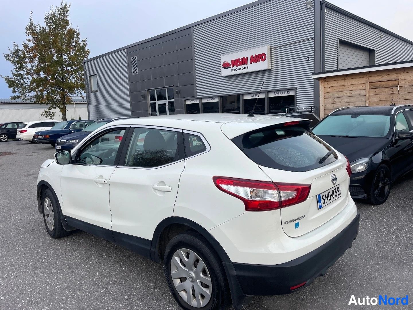 Valkoinen Nissan Qashqai 2016, takaviisto, kuva 4
