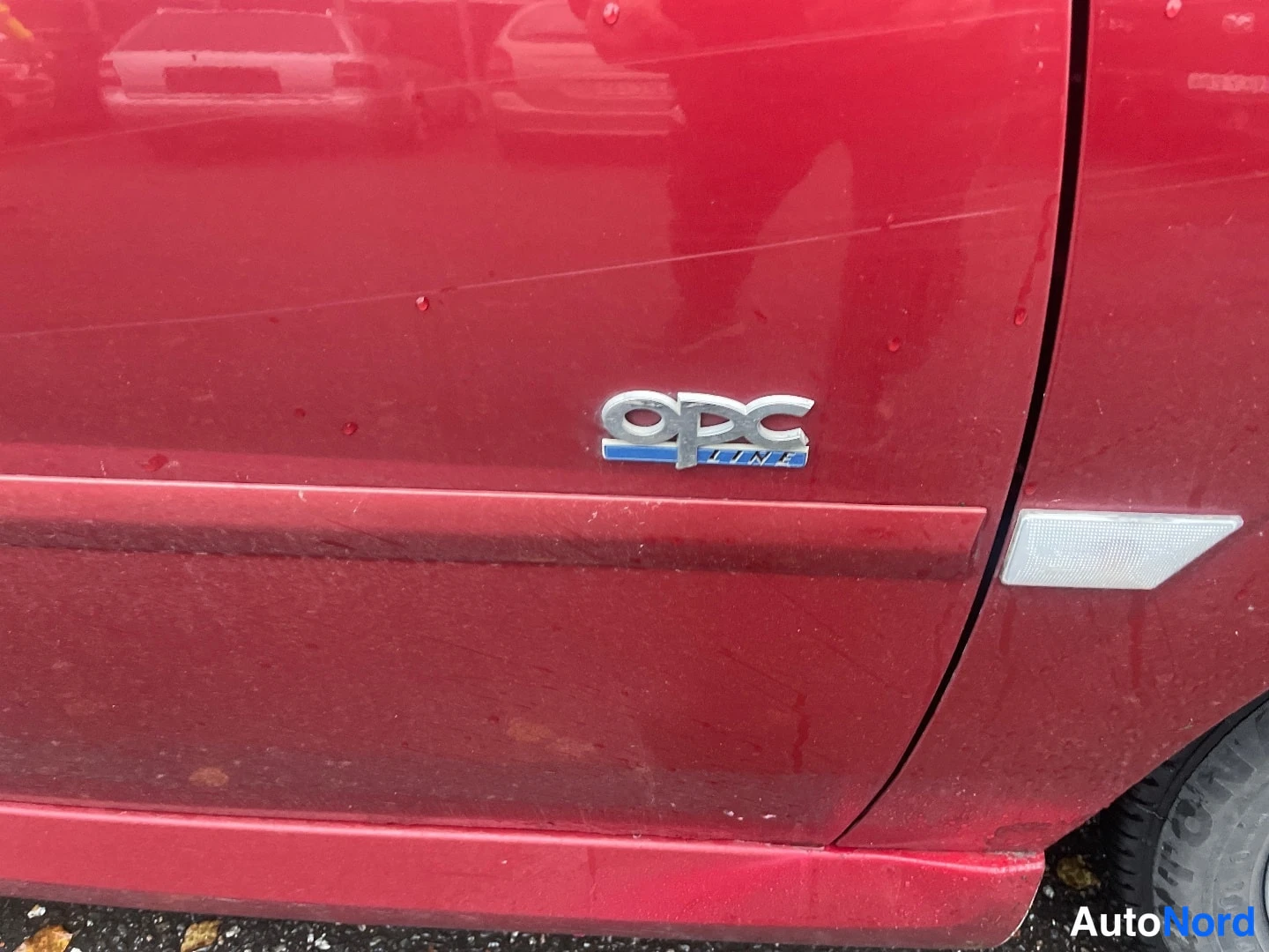Punainen Opel Vectra 2007, yksityiskohta, kuva 6