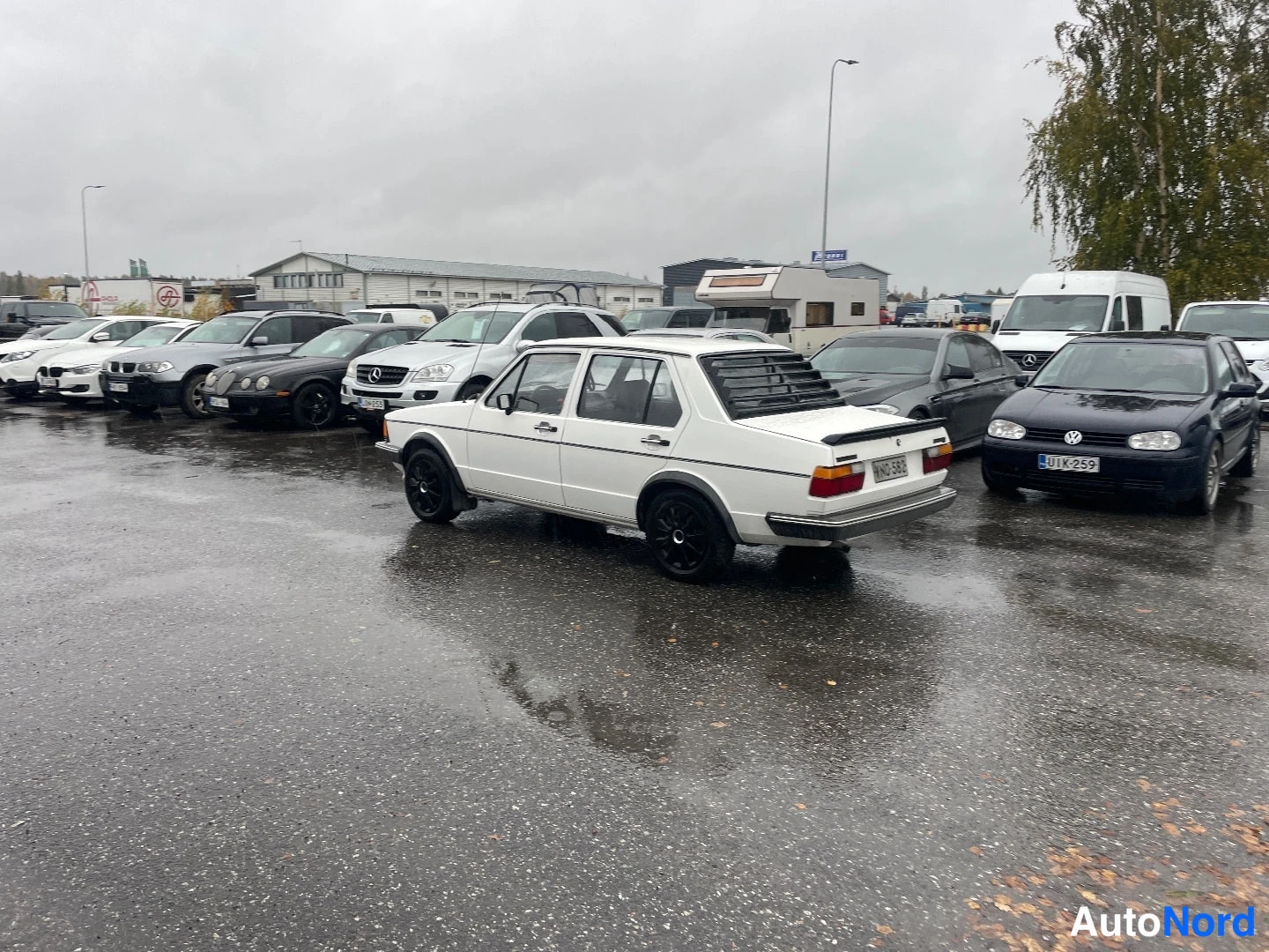 Valkoinen Volkswagen Jetta 1984, takaviisto, kuva 3
