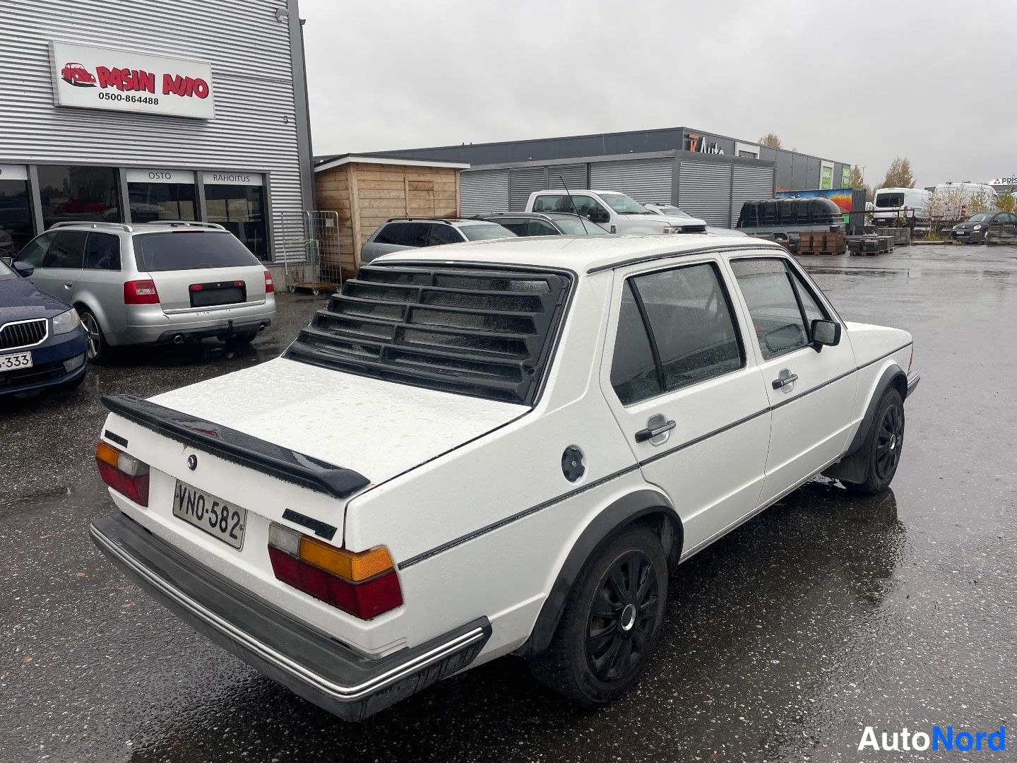 Valkoinen Volkswagen Jetta 1984, takaviisto, kuva 4