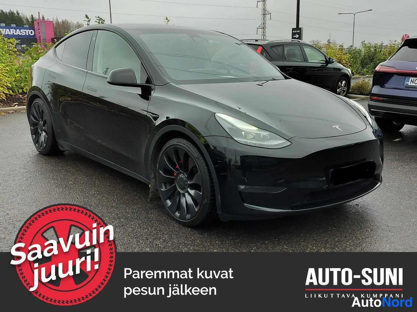Musta Tesla Model Y Performance 2023, etuviisto, keula vasemmalle, kuva 2