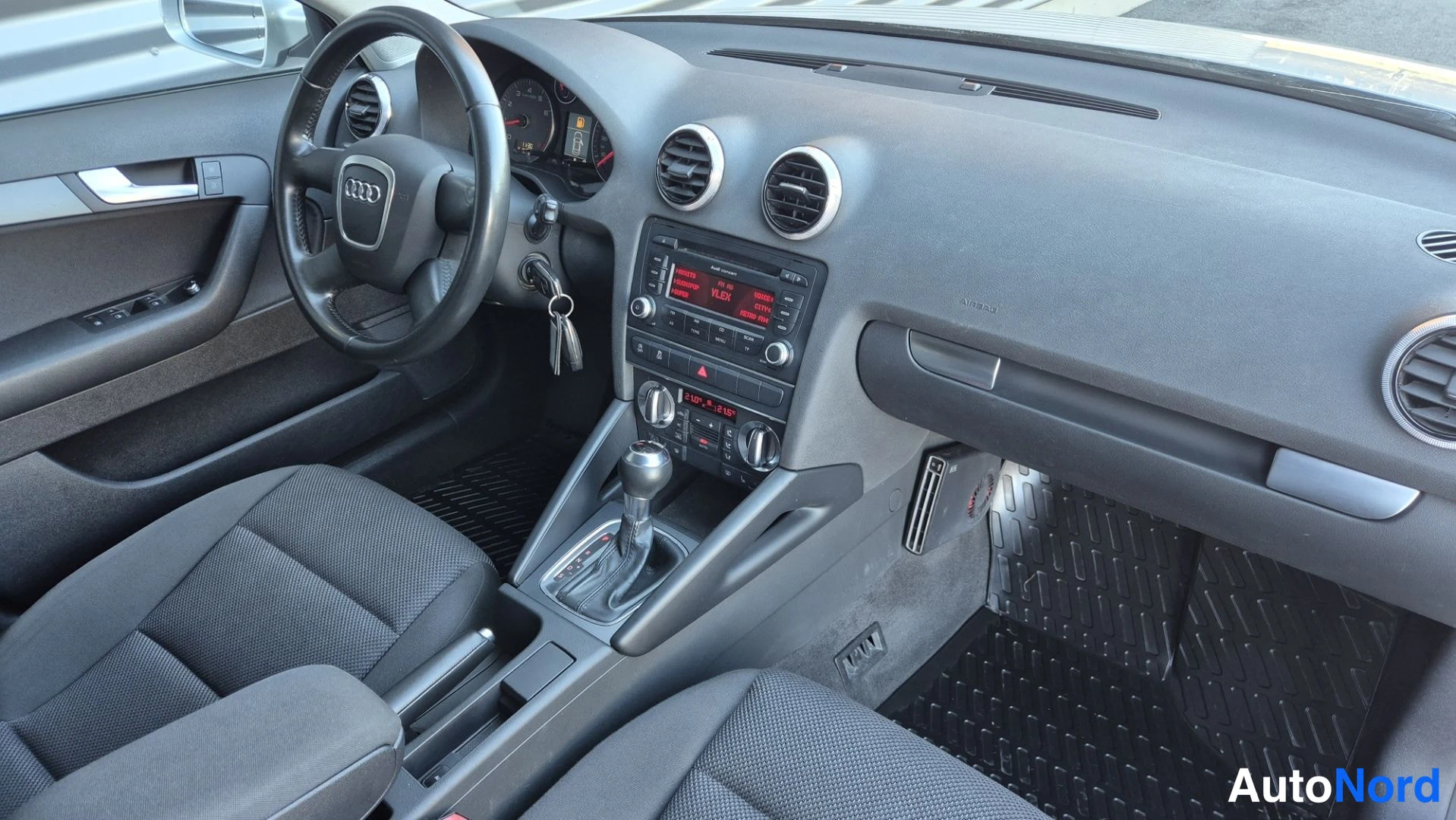 Hopea Audi A3 Sportback 2011, ohjaamo, kuva 7