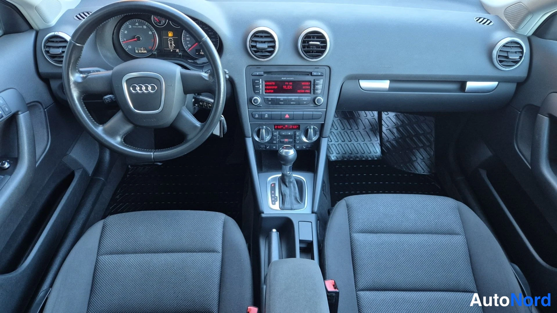 Hopea Audi A3 Sportback 2011, ohjaamo, kuva 6