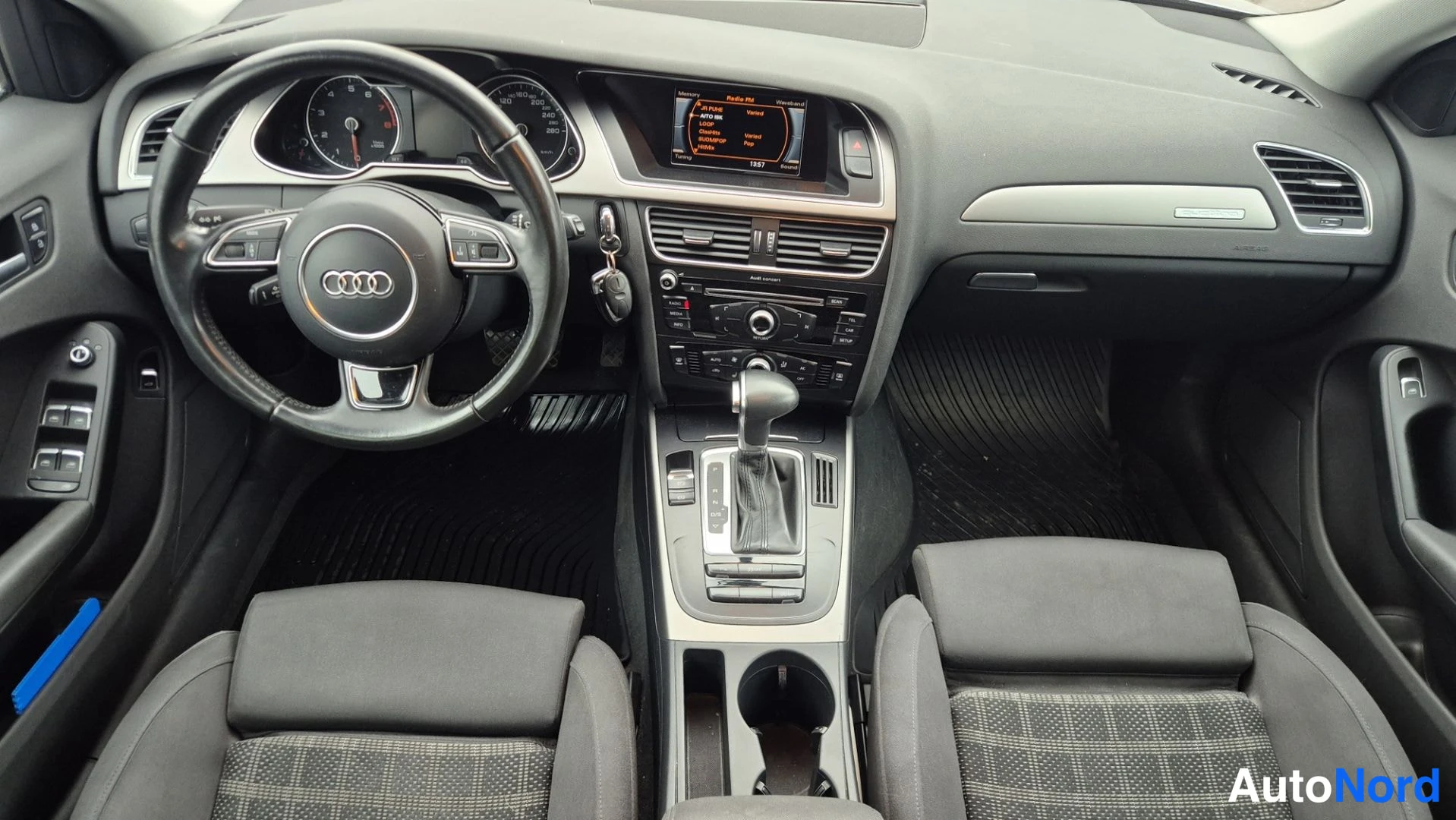 Hopea Audi A4 2013, ohjaamo, kuva 12