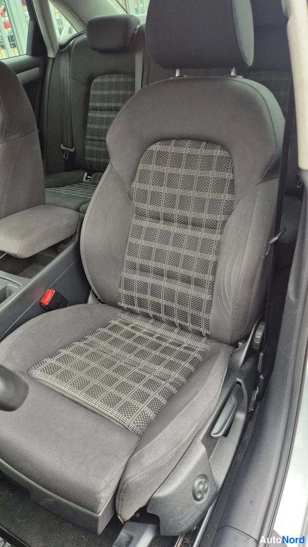 Hopea Audi A4 2013, etuistuimet, kuva 14