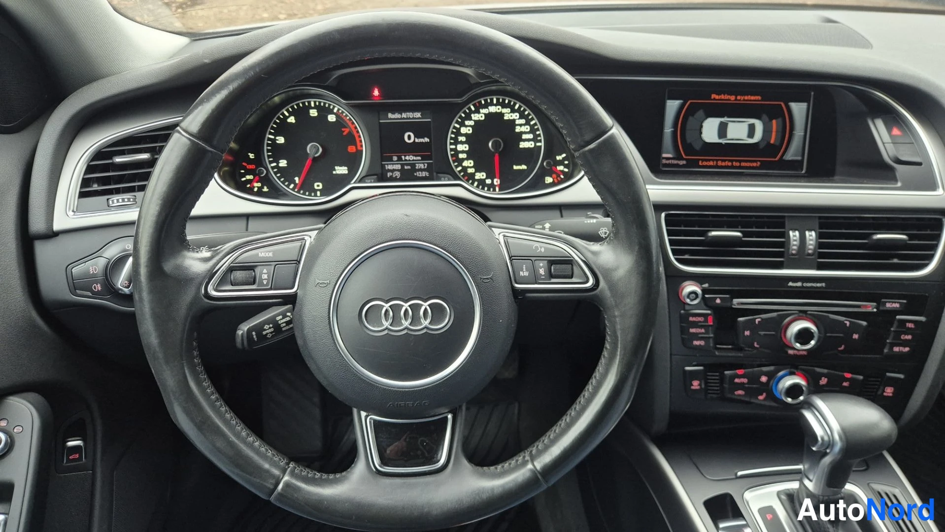 Hopea Audi A4 2013, ohjaamo, kuva 11