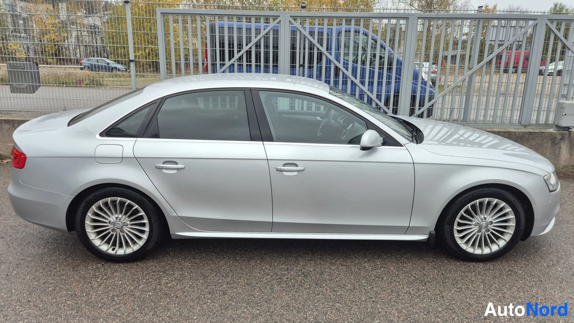 Hopea Audi A4 2013, sivulta, kuva 4