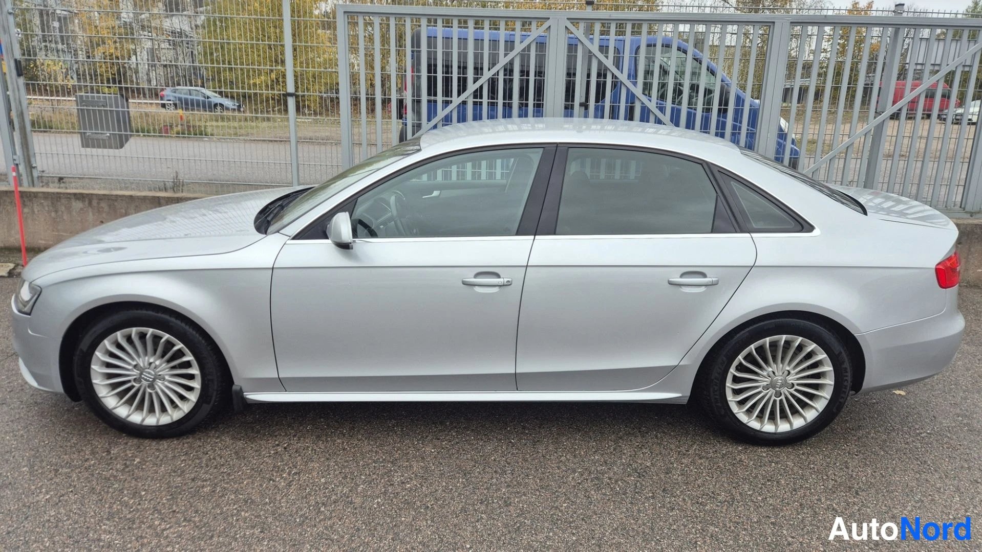 Hopea Audi A4 2013, sivulta, kuva 5