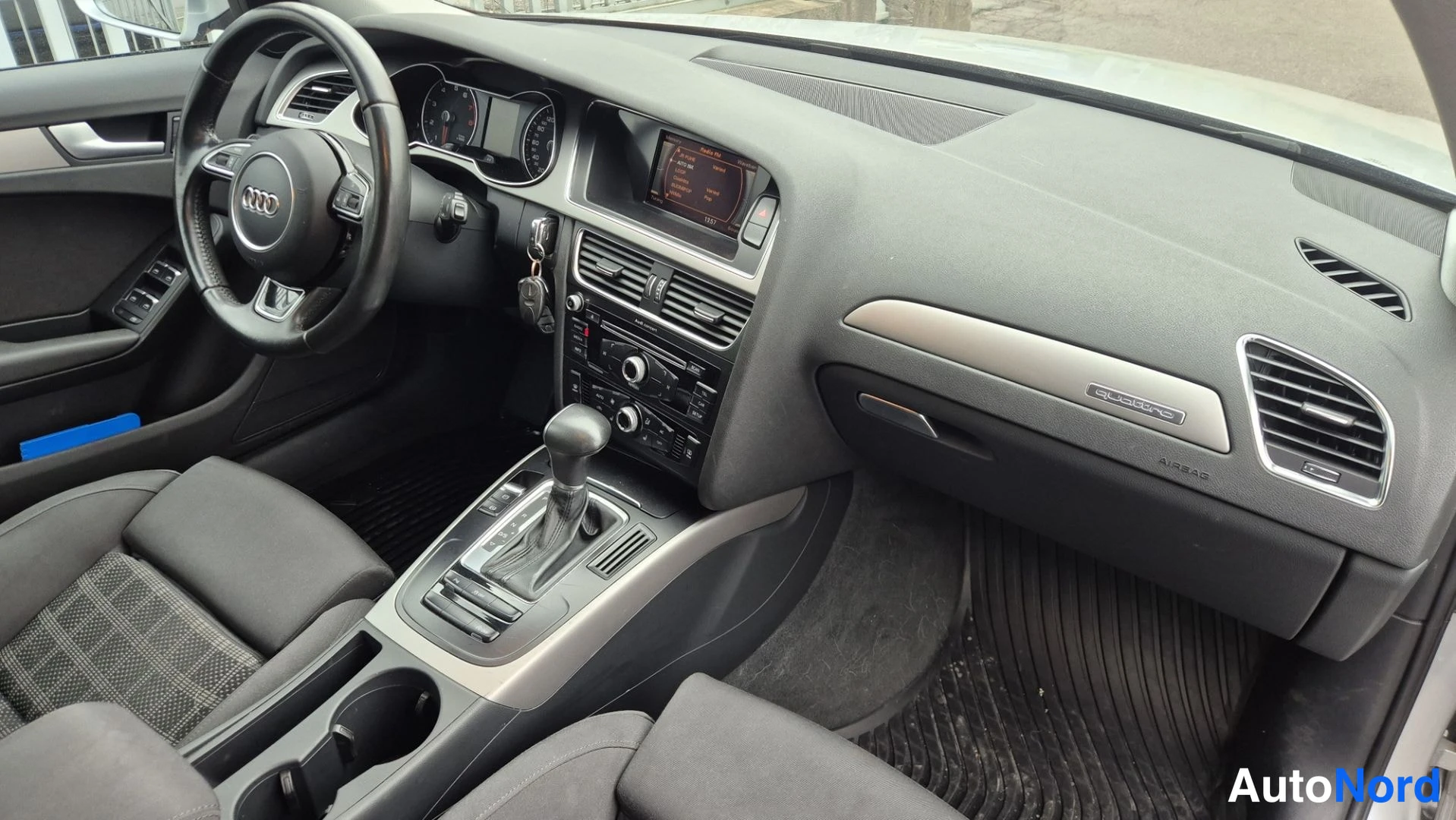 Hopea Audi A4 2013, ohjaamo, kuva 9