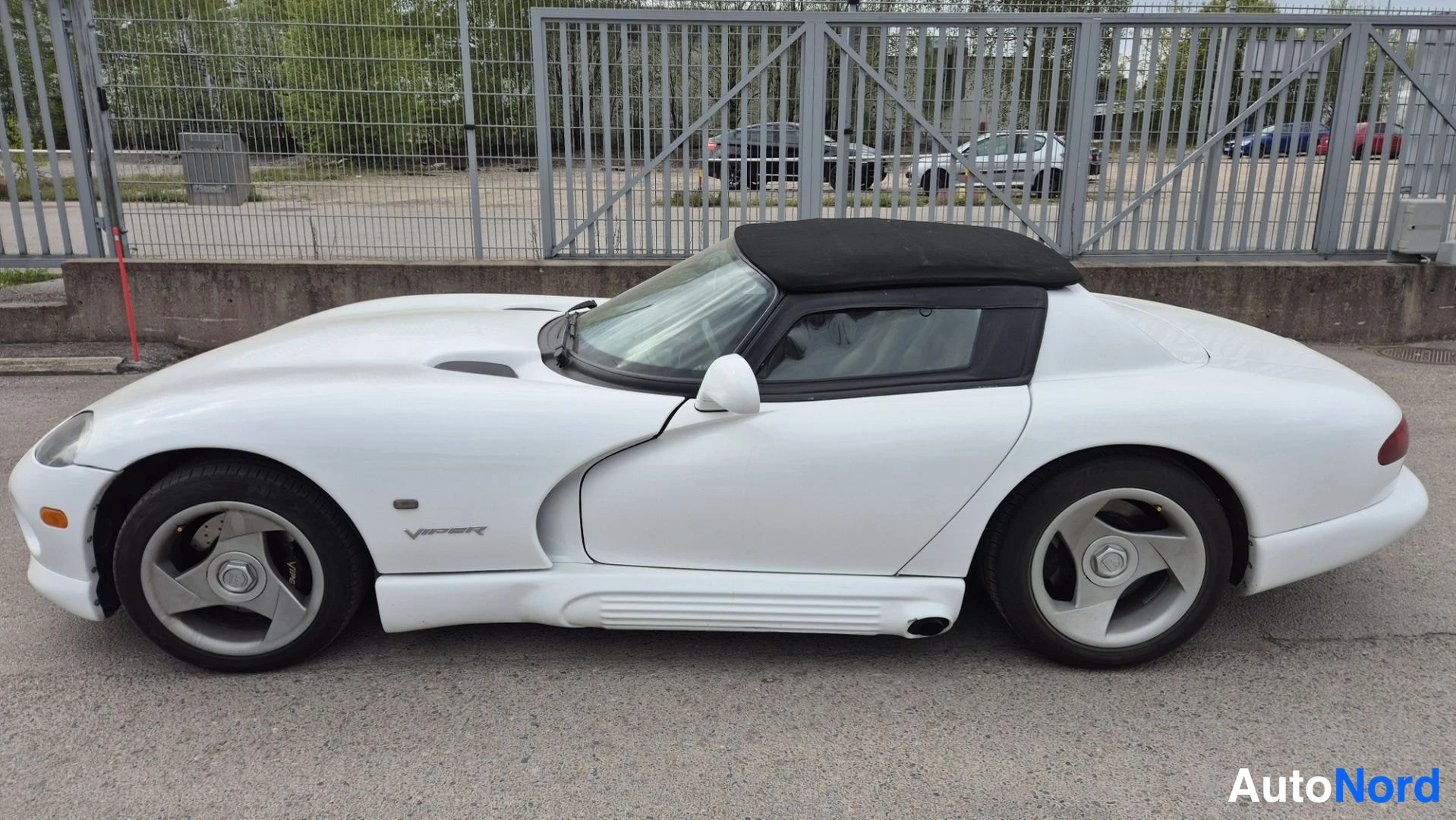Valkoinen Dodge Viper 1995, etuviisto, keula vasemmalle, kuva 2