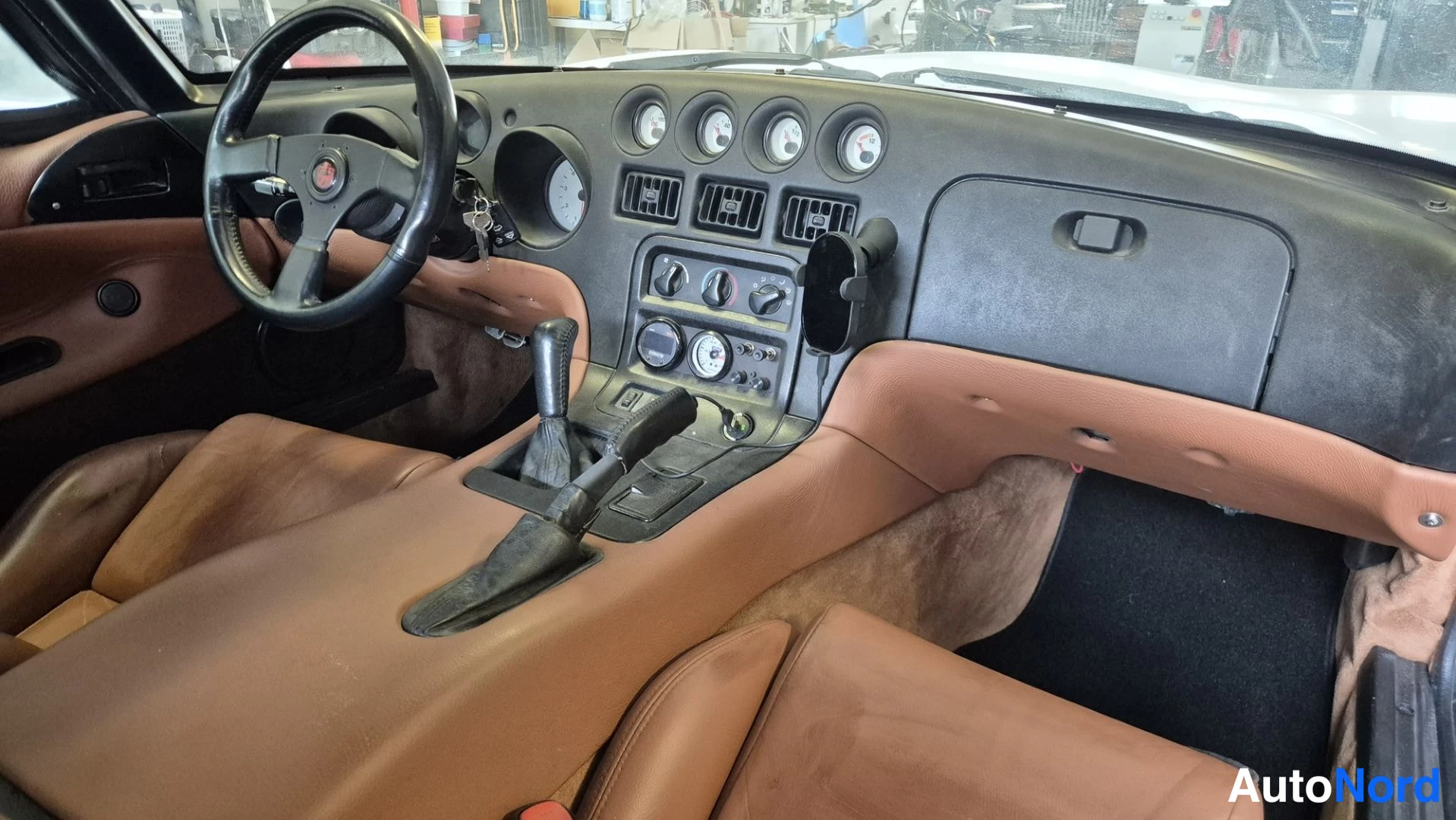 Valkoinen Dodge Viper 1995, ohjaamo, kuva 8