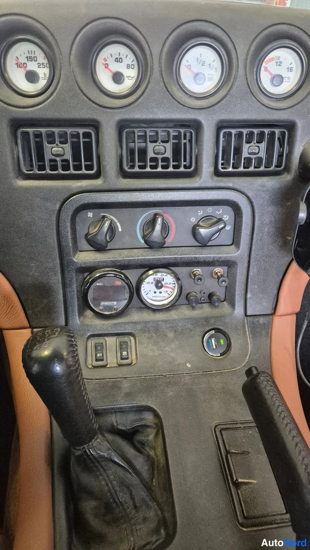 Valkoinen Dodge Viper 1995, yksityiskohta, kuva 11